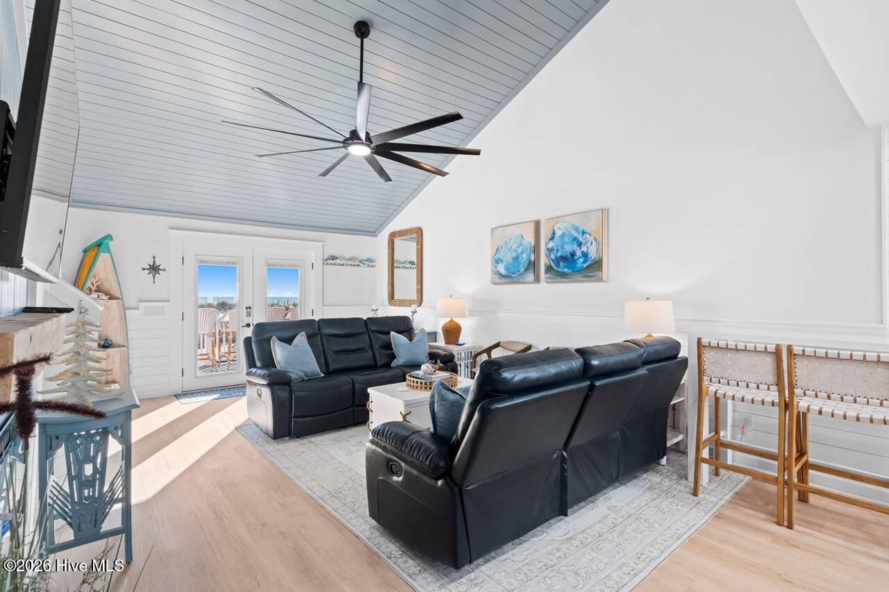 5518 E Beach Drive