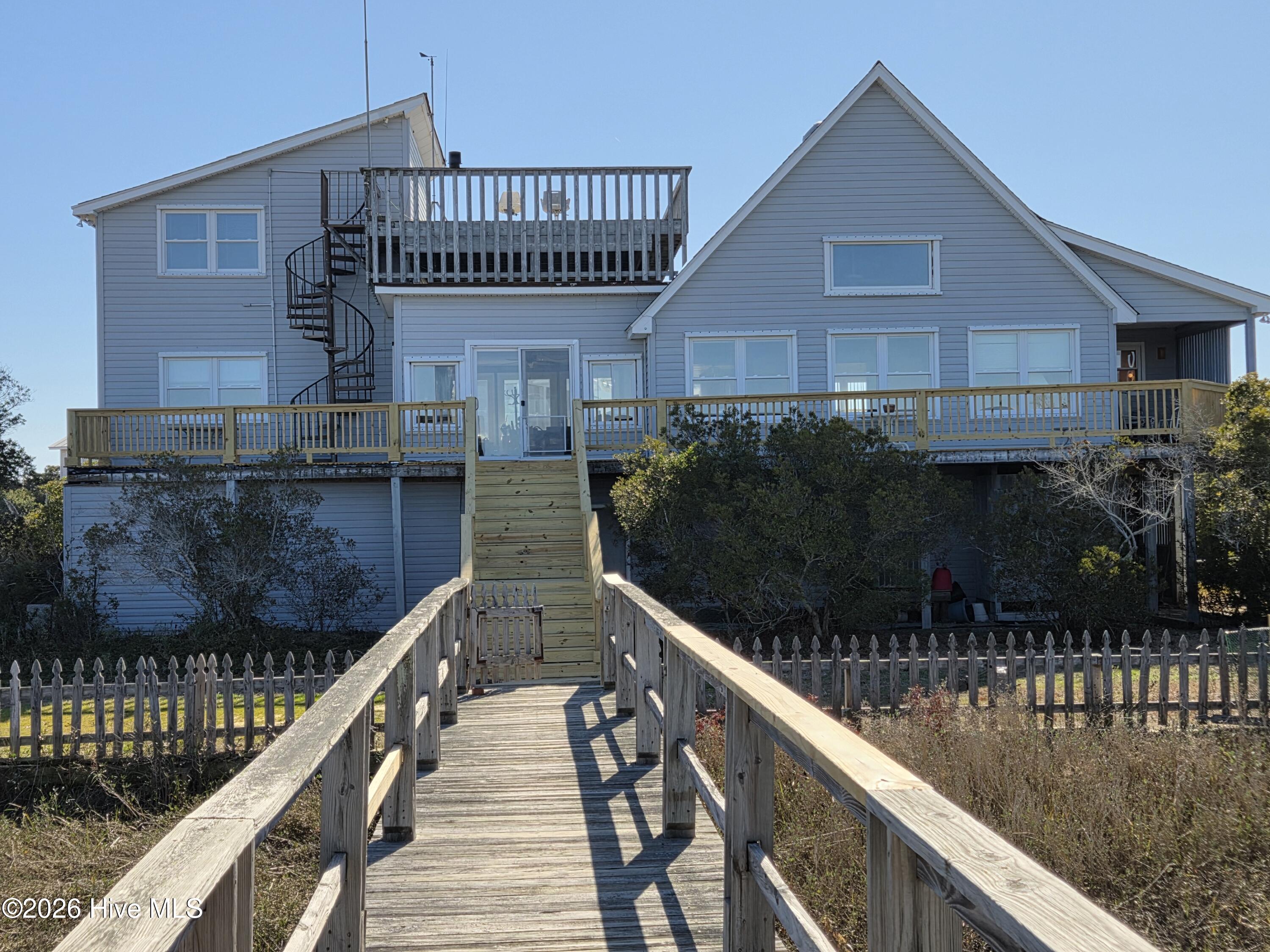 3608 Shoreline Drive