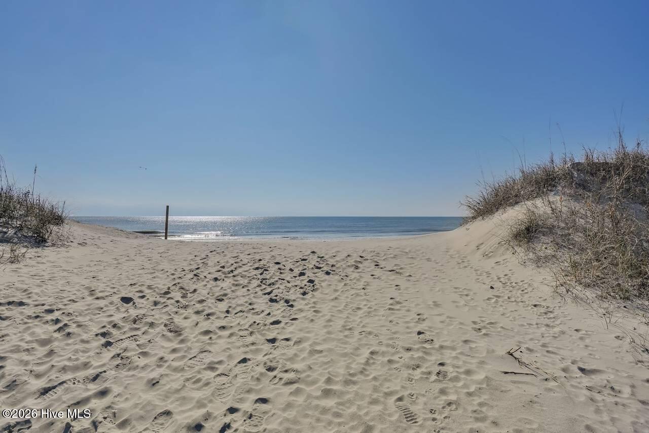 101 6 W Oak Island Drive