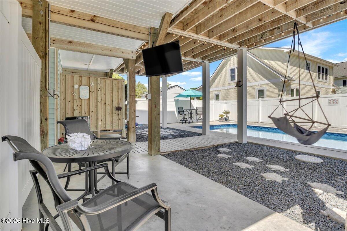 804 E Oak Island Drive