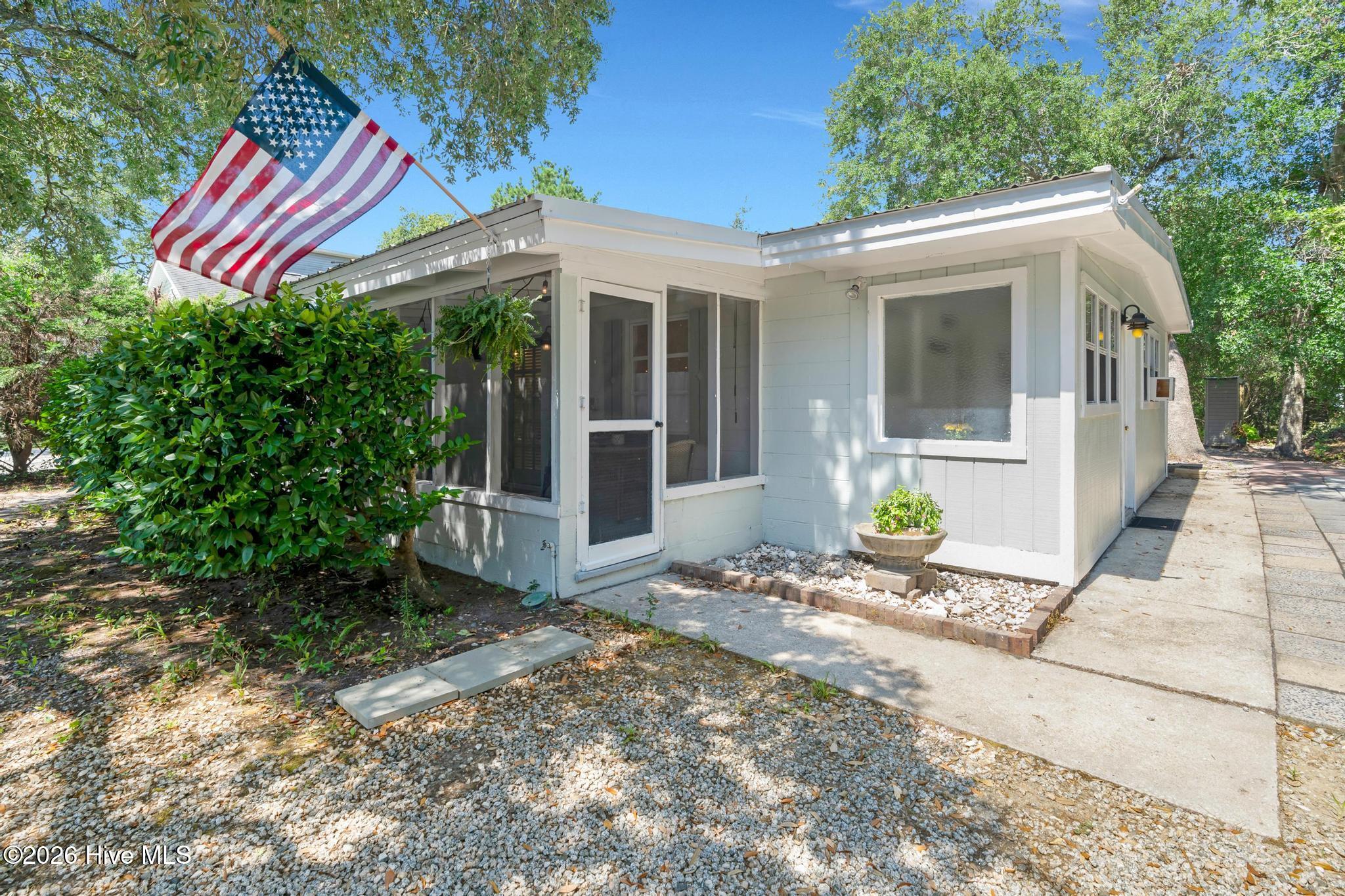 147 NW 10th Street