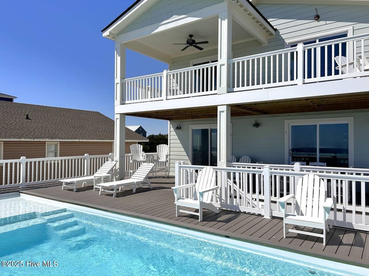 3527 E Beach Drive