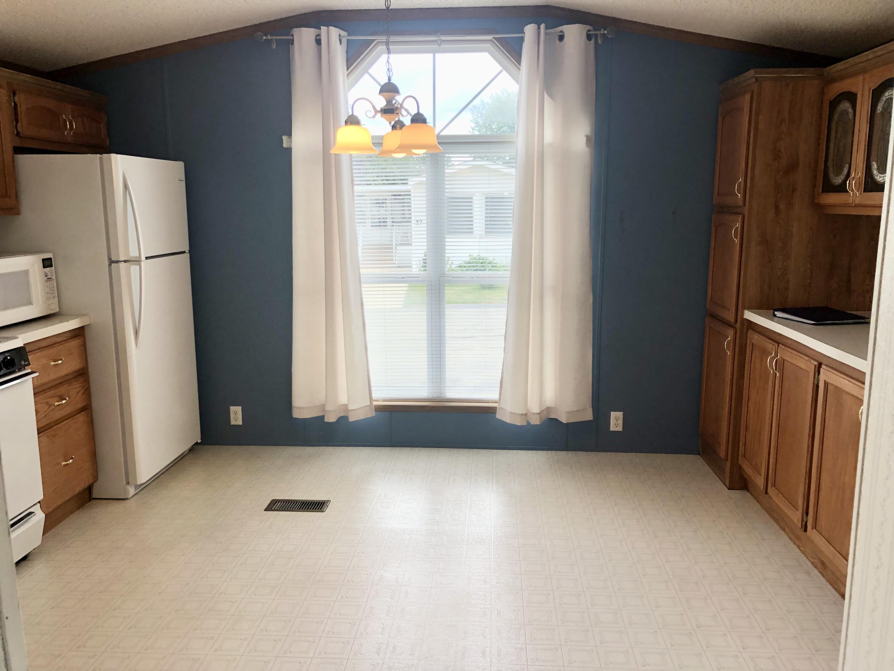 155 E 48th Street, 24