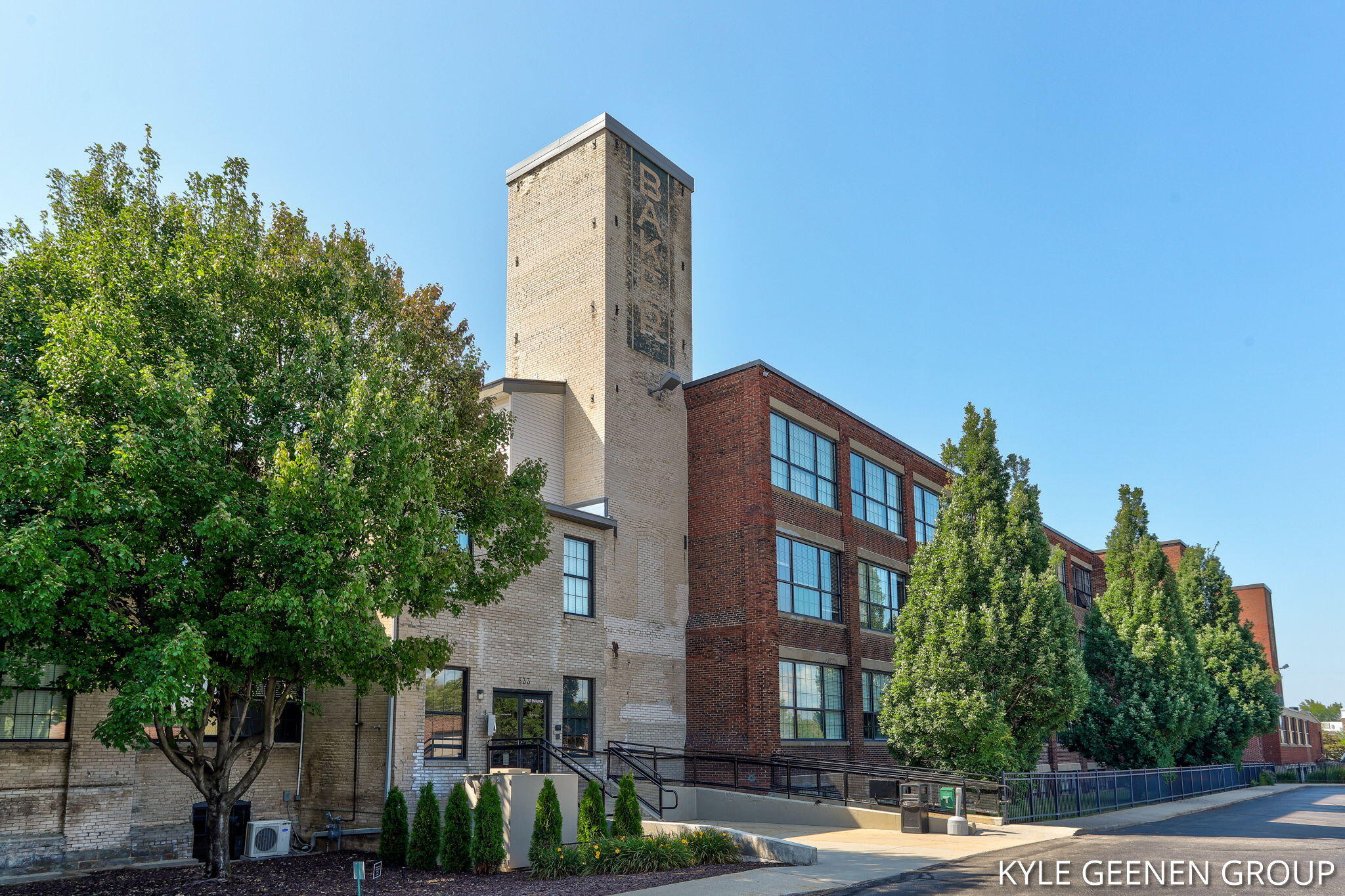 533 COLUMBIA Avenue, 103