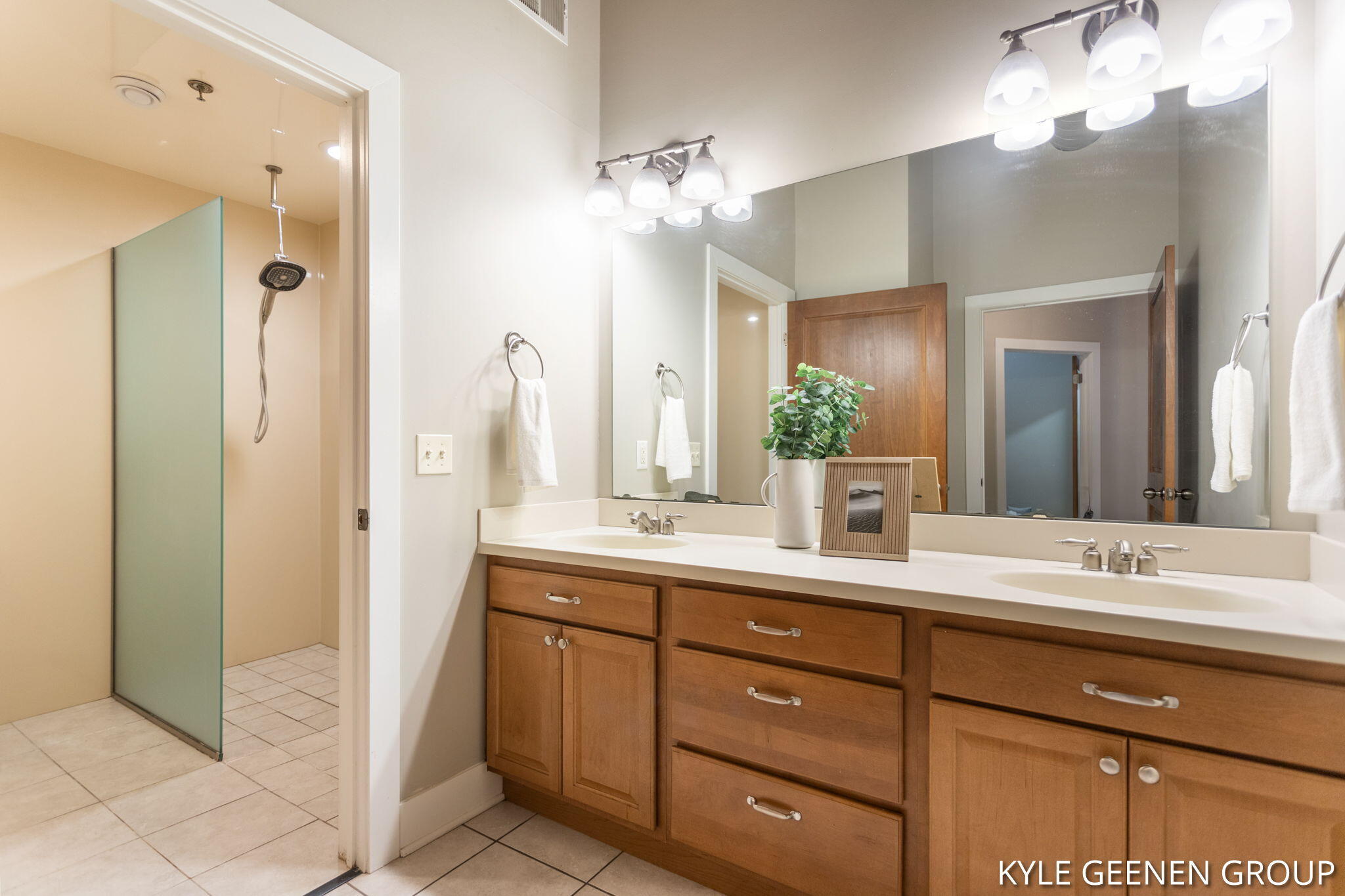 533 COLUMBIA Avenue, 103