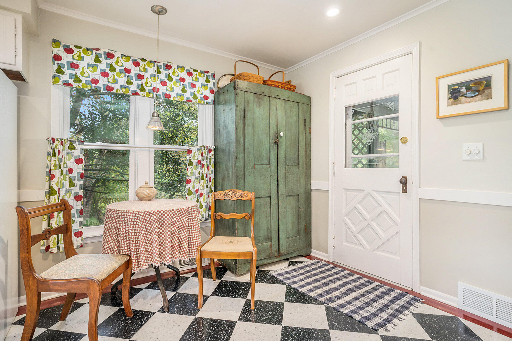 1382 Blue Star Highway