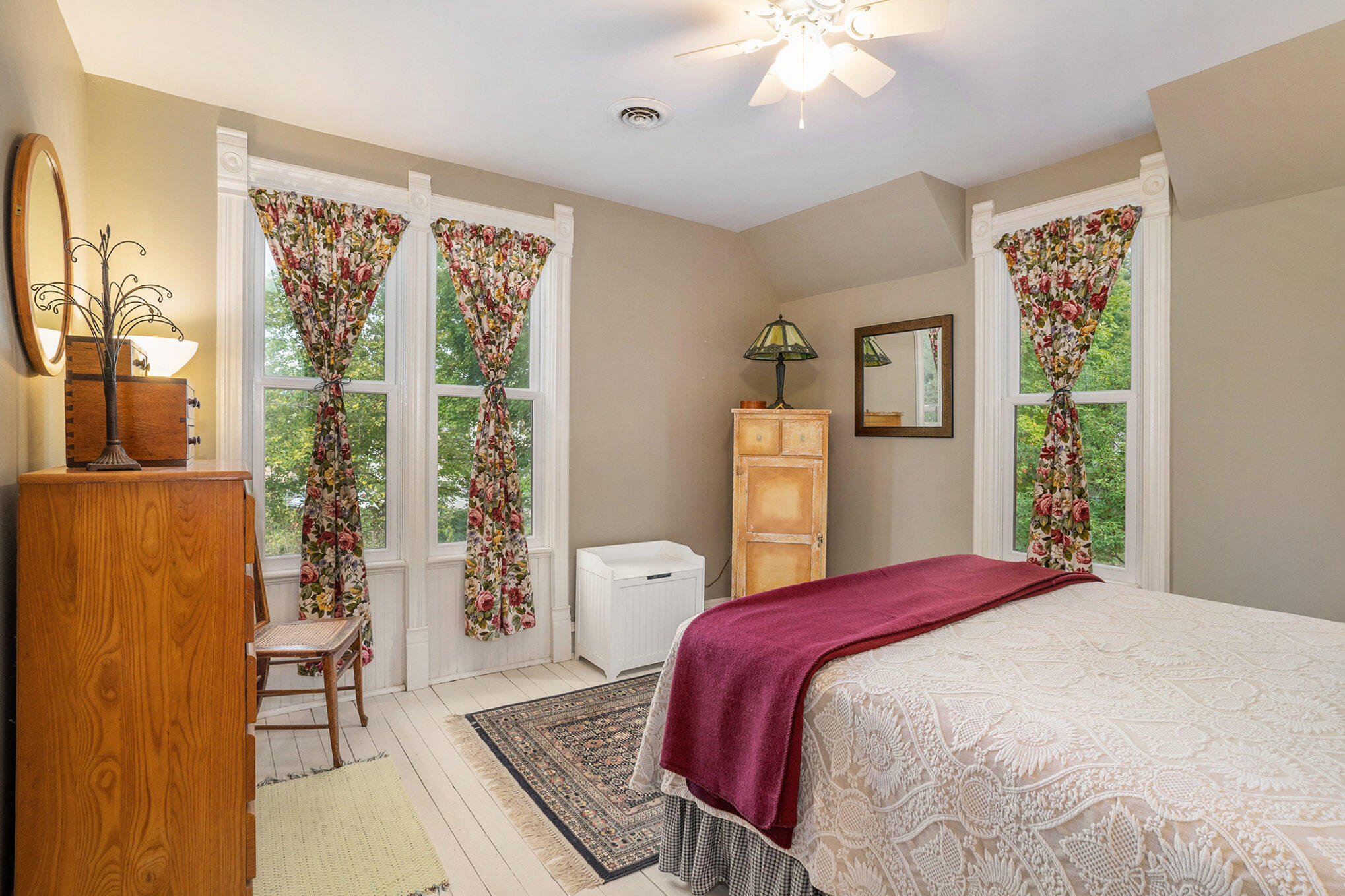 1382 Blue Star Highway