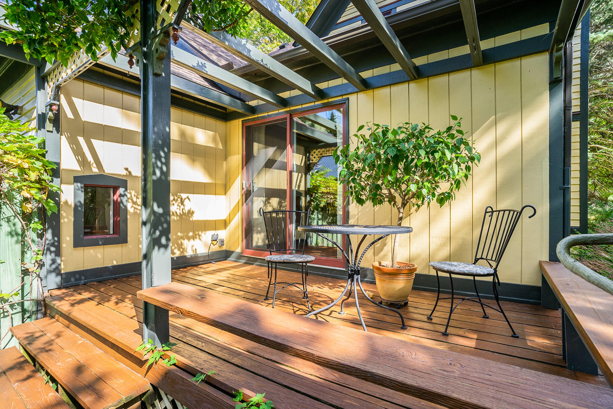 1382 Blue Star Highway