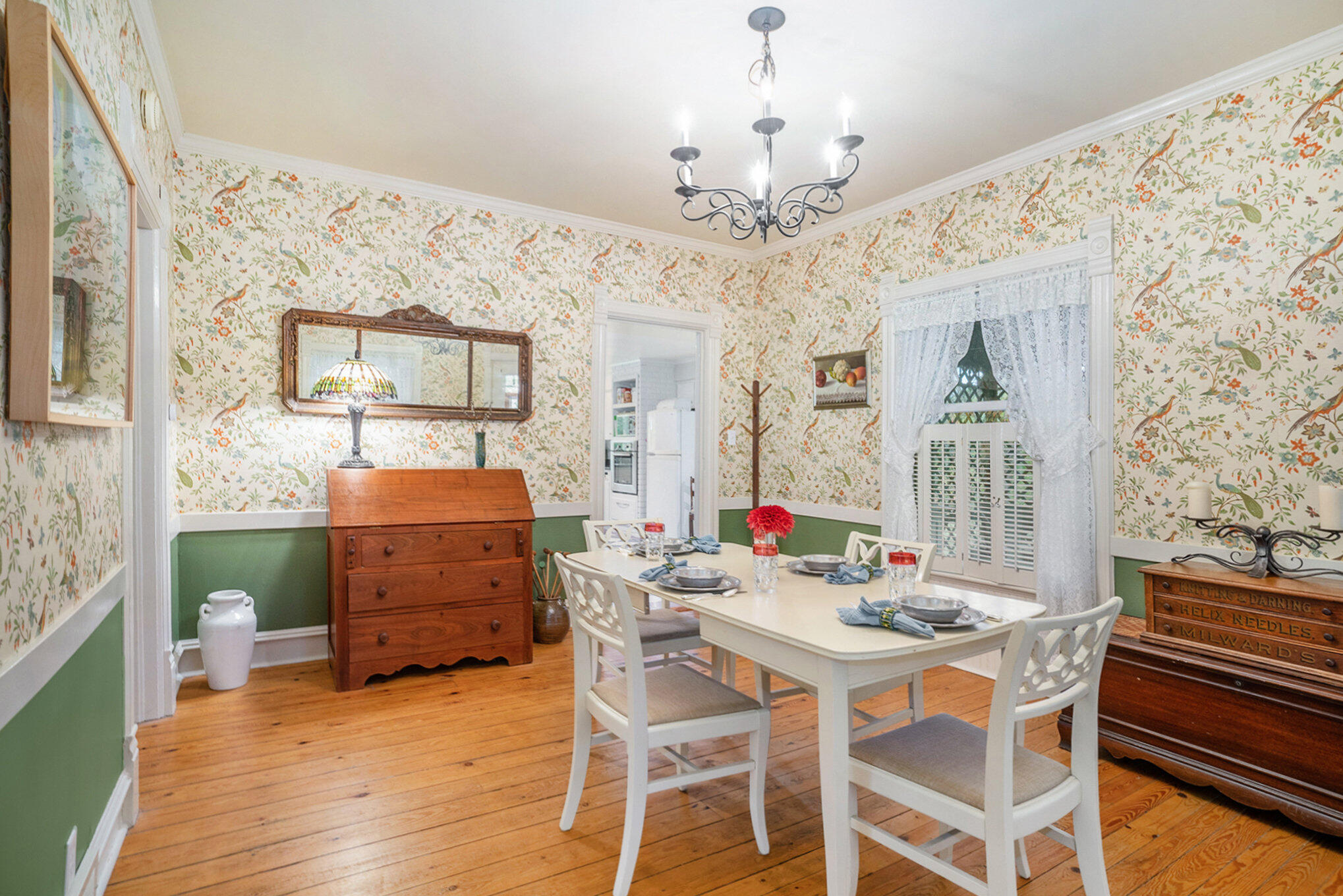 1382 Blue Star Highway