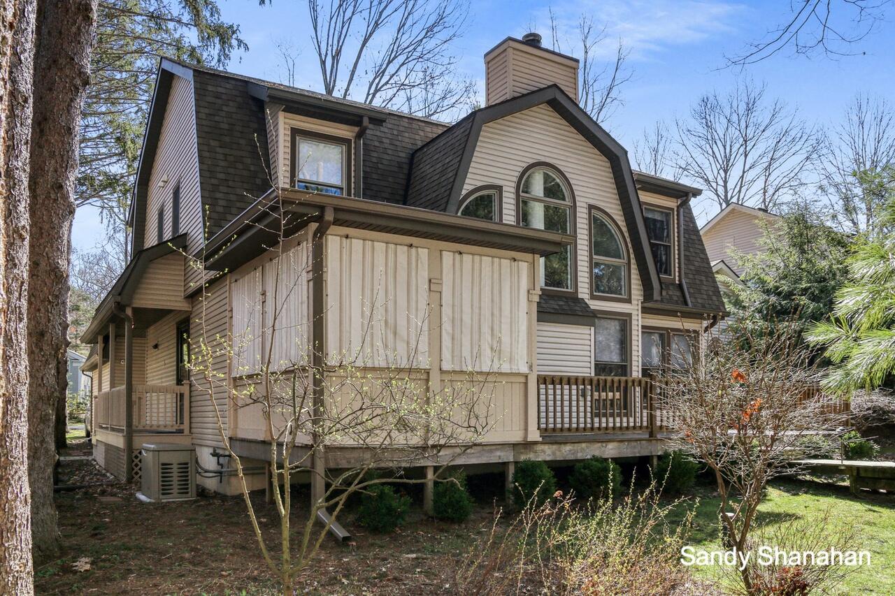 2348 Lakeshore Drive