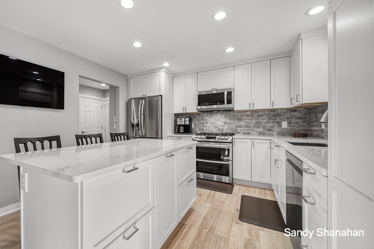 2348 Lakeshore Drive