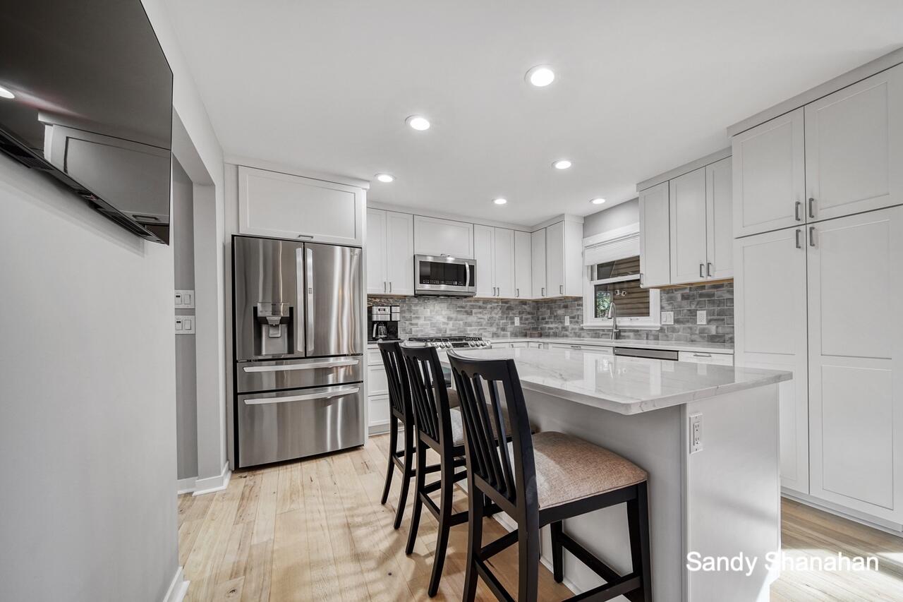 2348 Lakeshore Drive