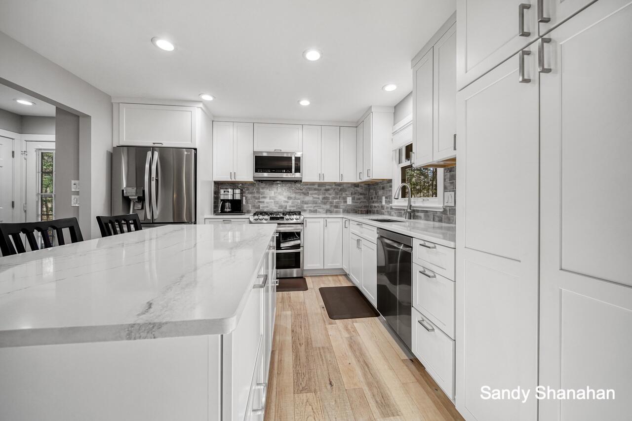 2348 Lakeshore Drive