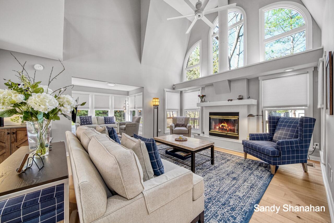 2348 Lakeshore Drive