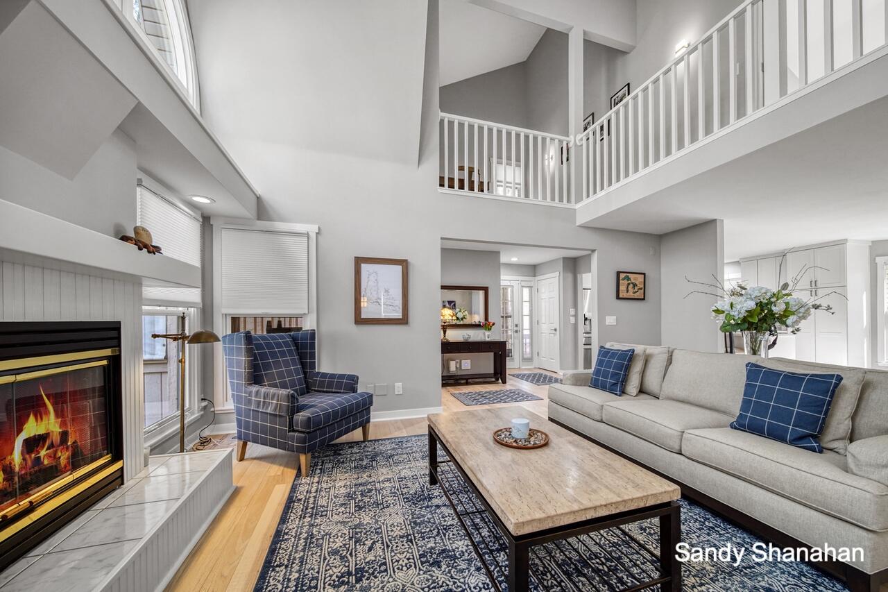 2348 Lakeshore Drive