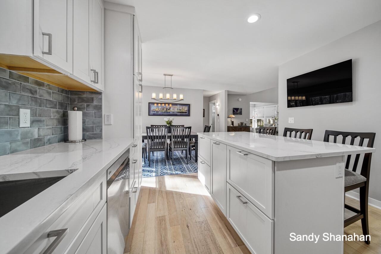 2348 Lakeshore Drive