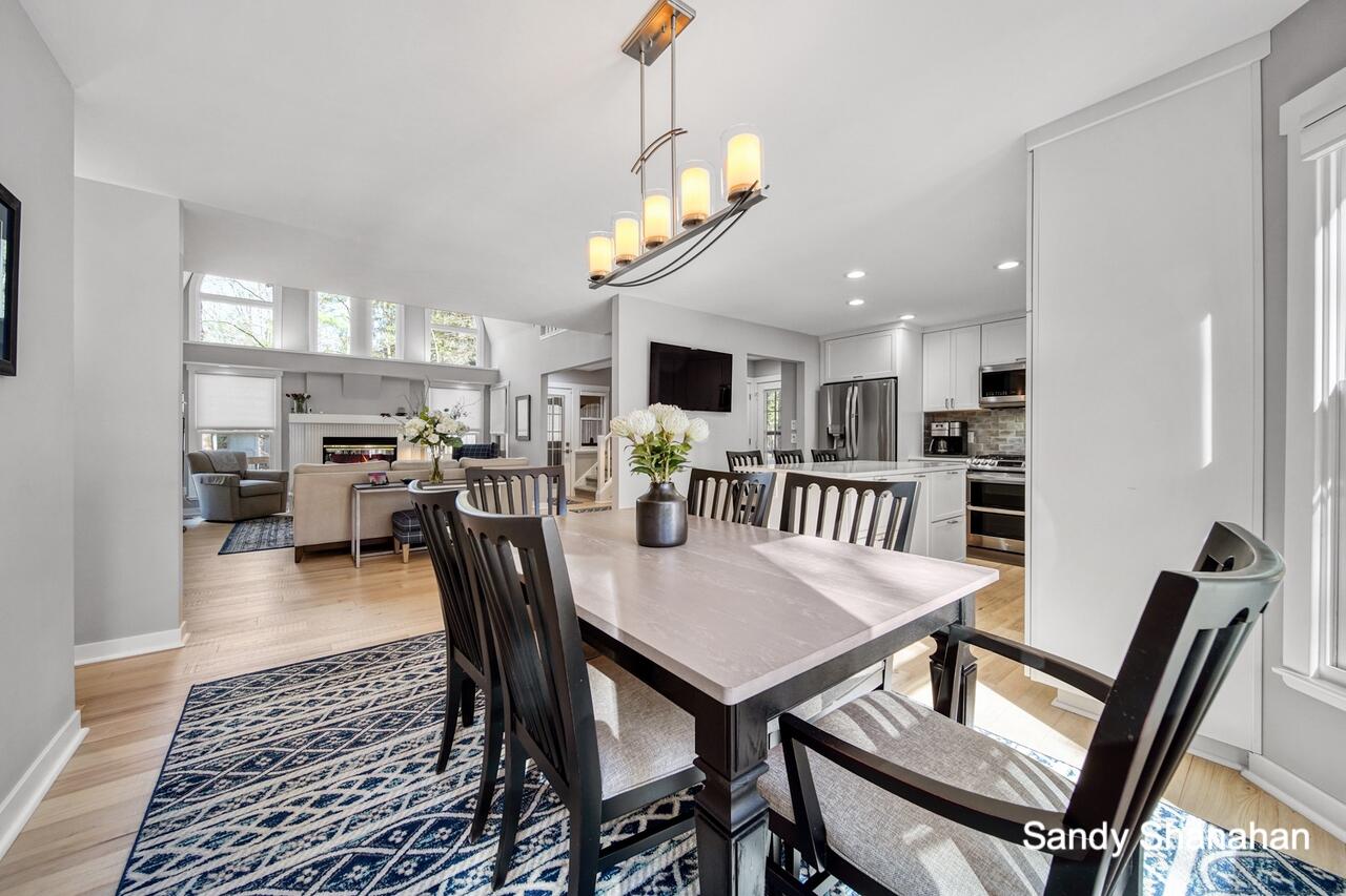 2348 Lakeshore Drive