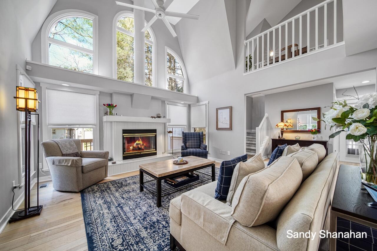 2348 Lakeshore Drive