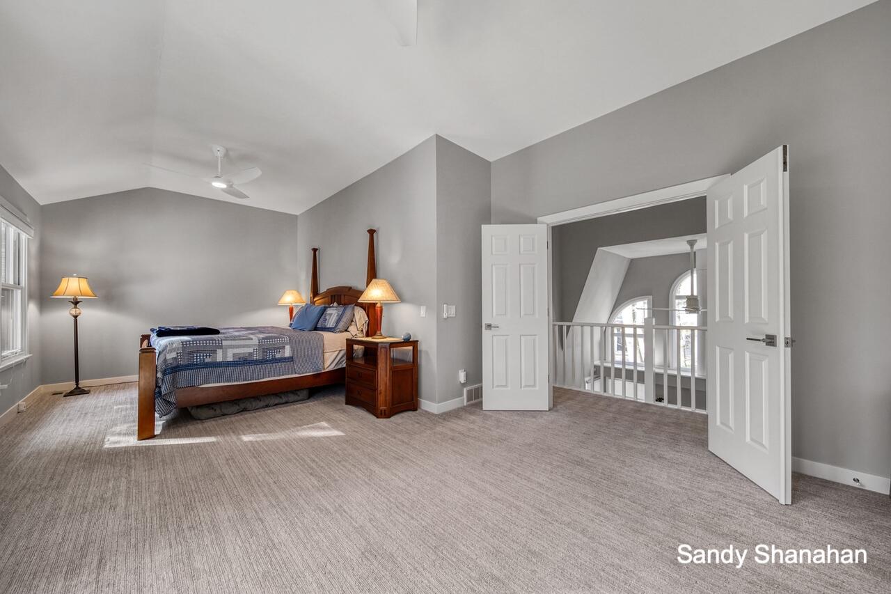 2348 Lakeshore Drive