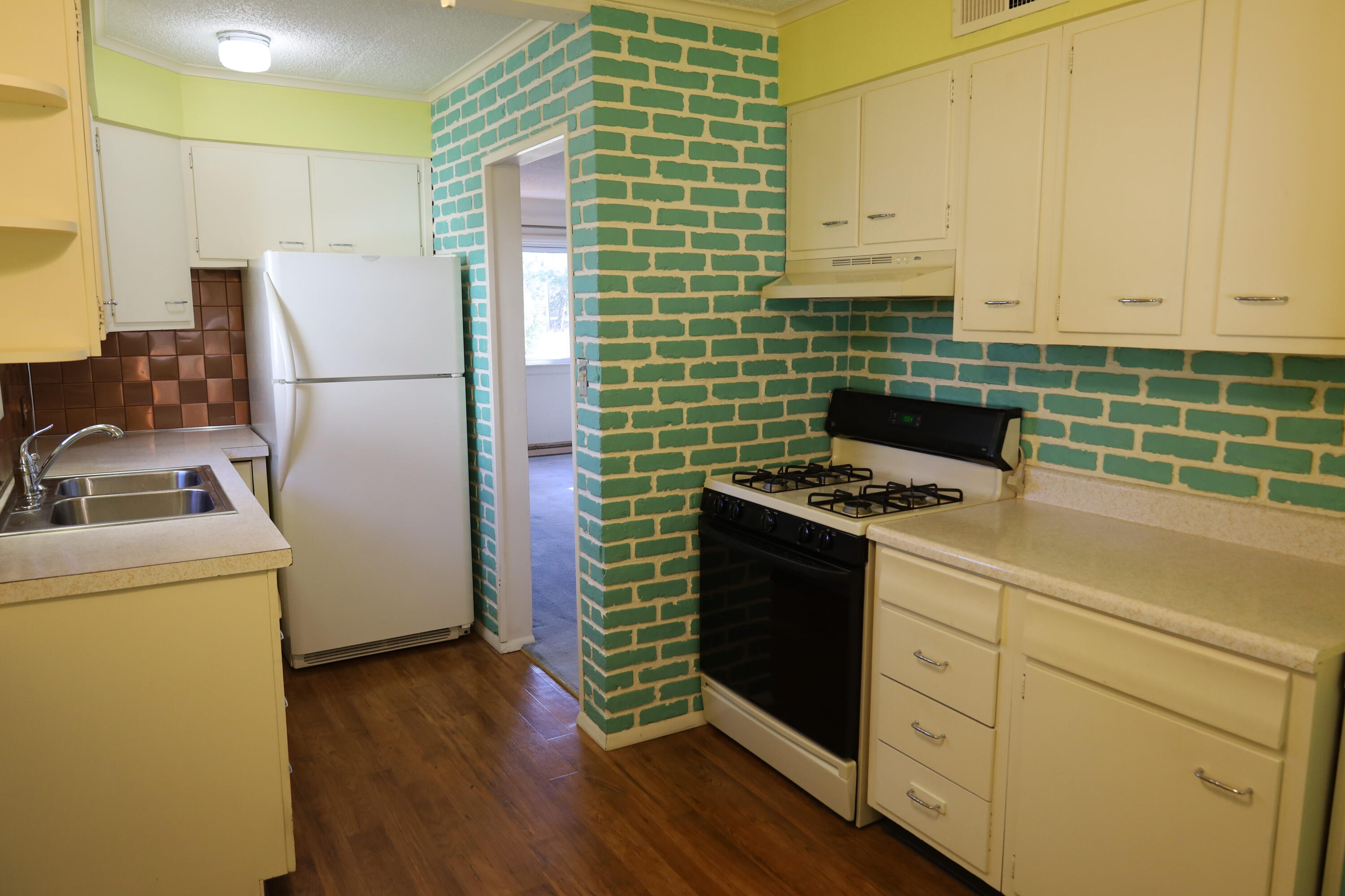 2250 Madalene Avenue