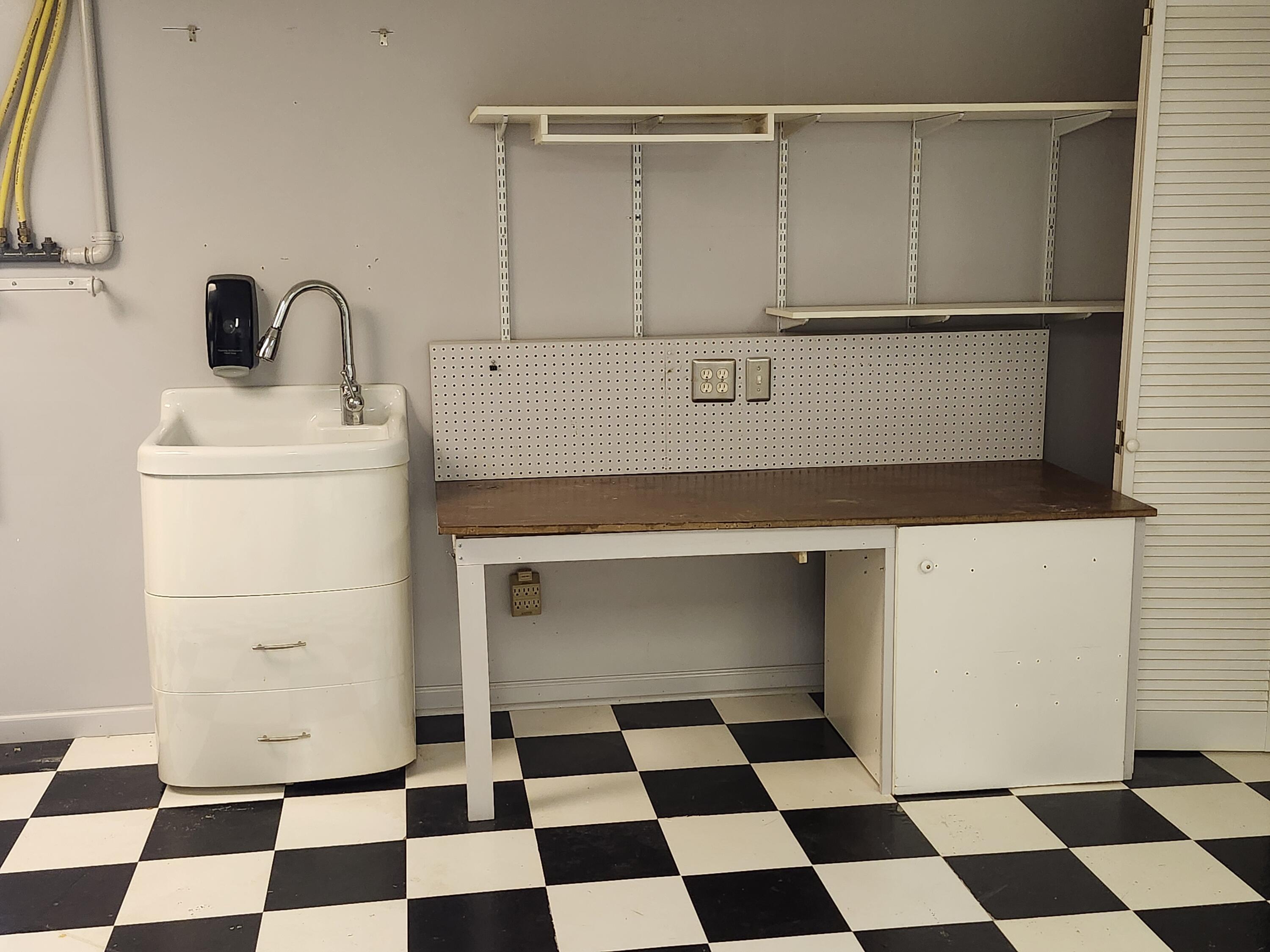 4616 Canterbury Drive, 32