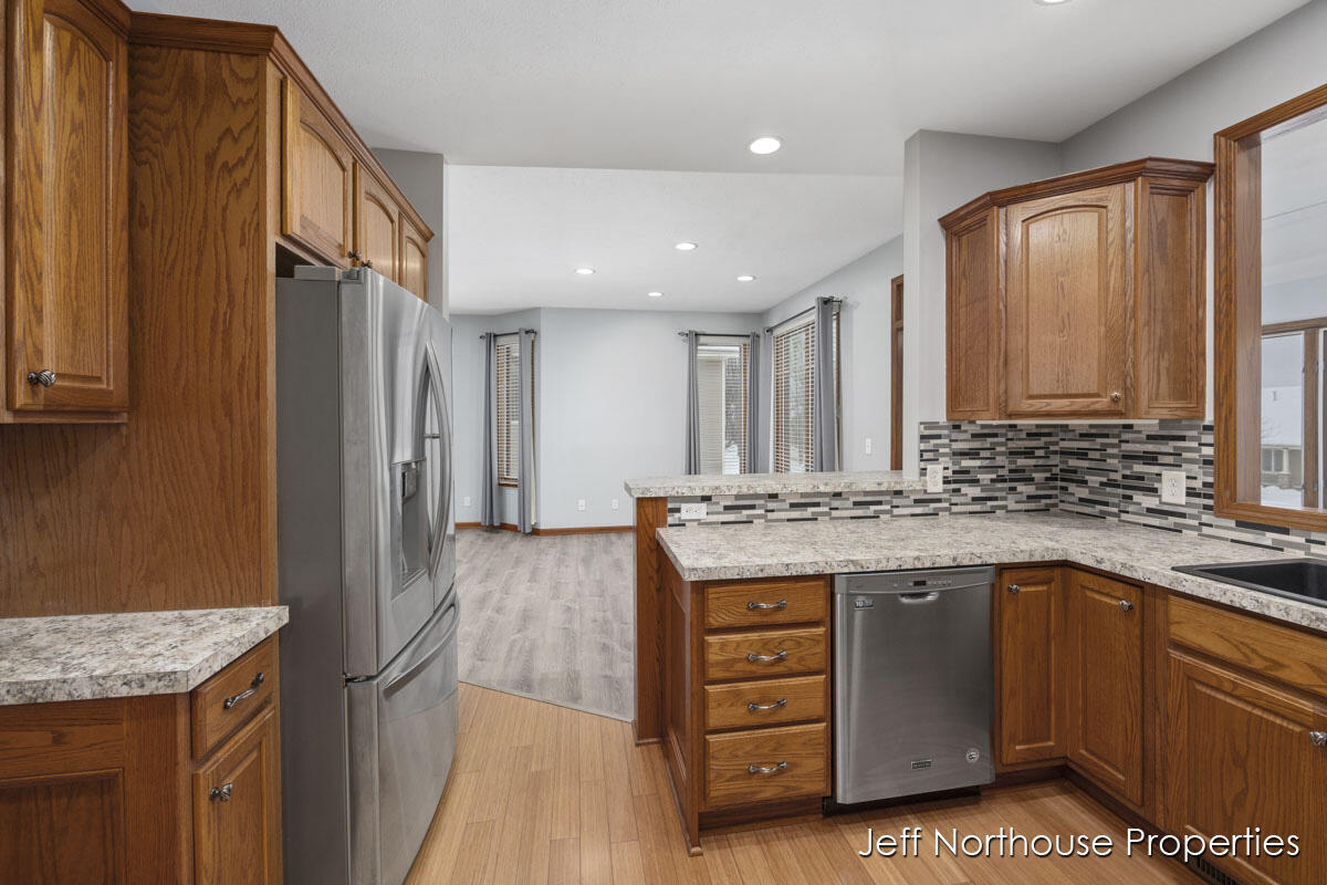 4616 Canterbury Drive, 32