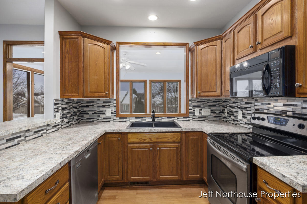 4616 Canterbury Drive, 32