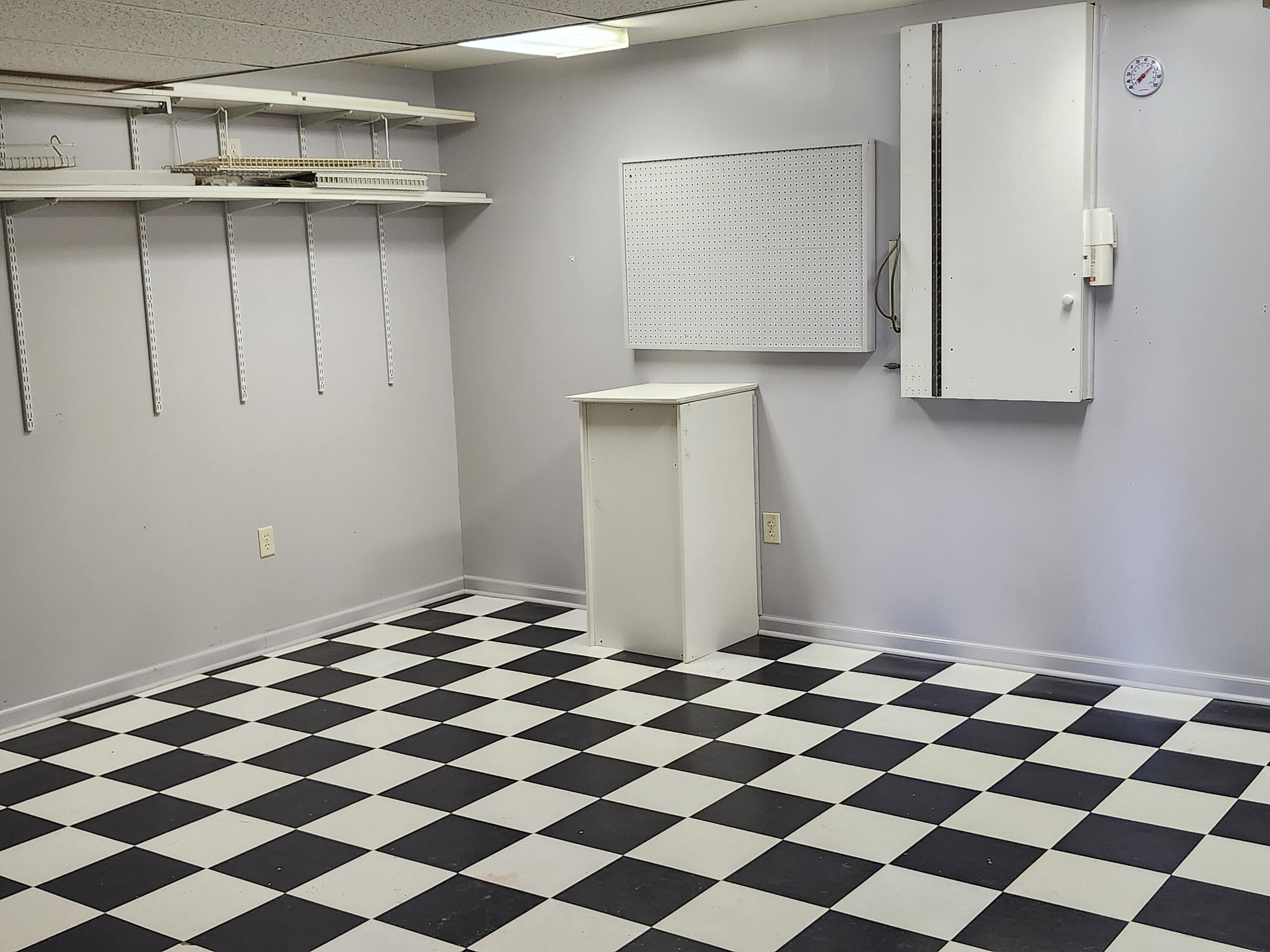 4616 Canterbury Drive, 32