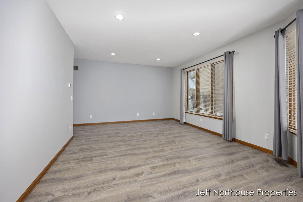 4616 Canterbury Drive, 32