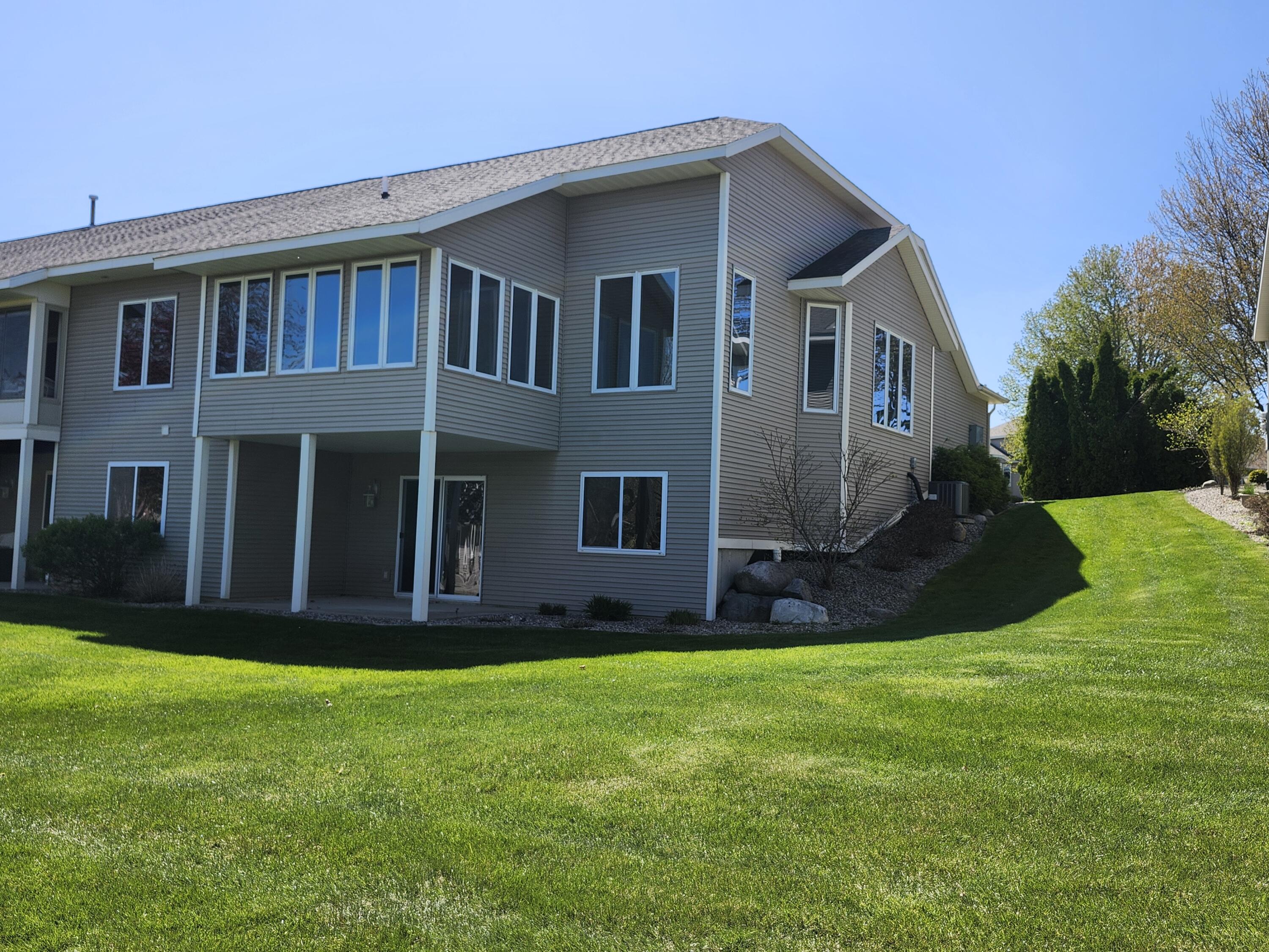 4616 Canterbury Drive, 32