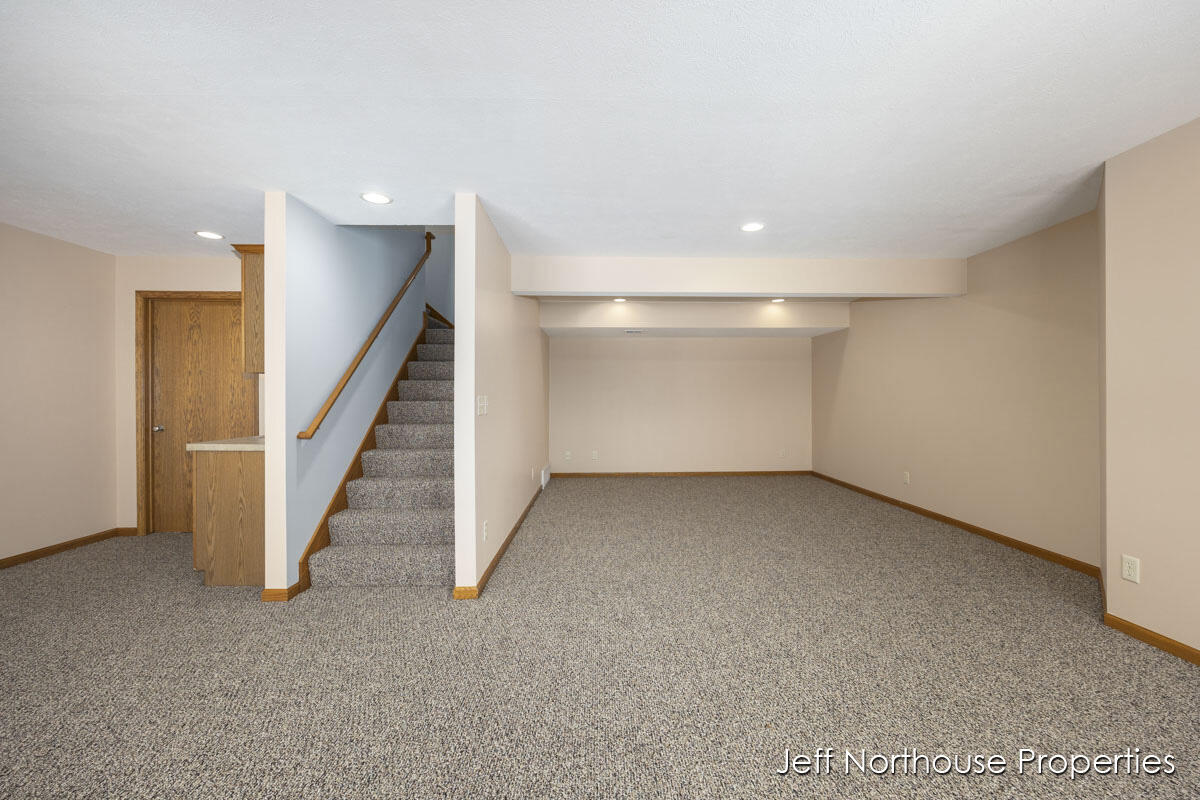 4616 Canterbury Drive, 32