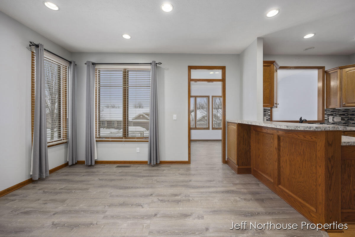 4616 Canterbury Drive, 32