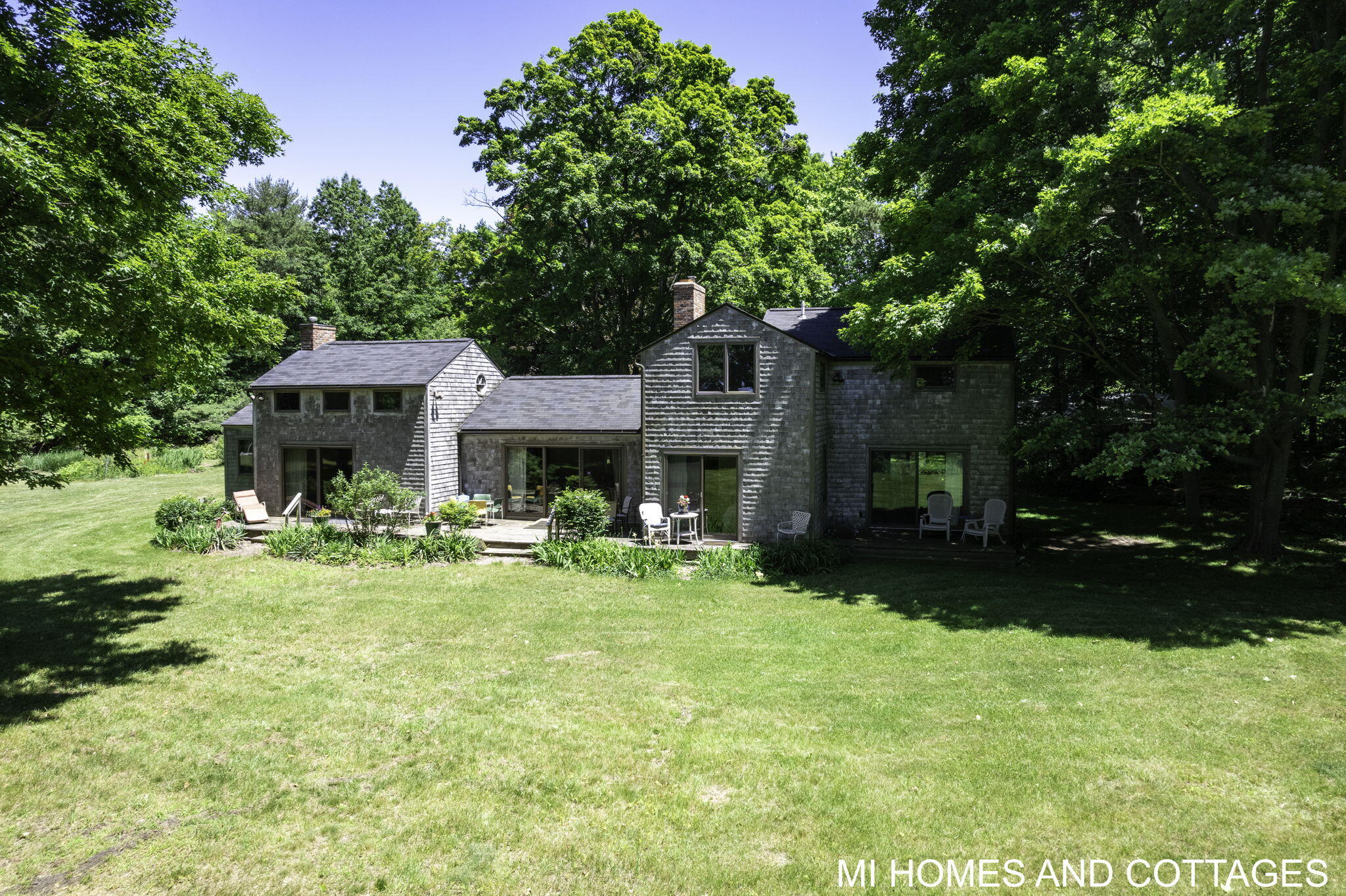 4489 N Lakeshore Drive