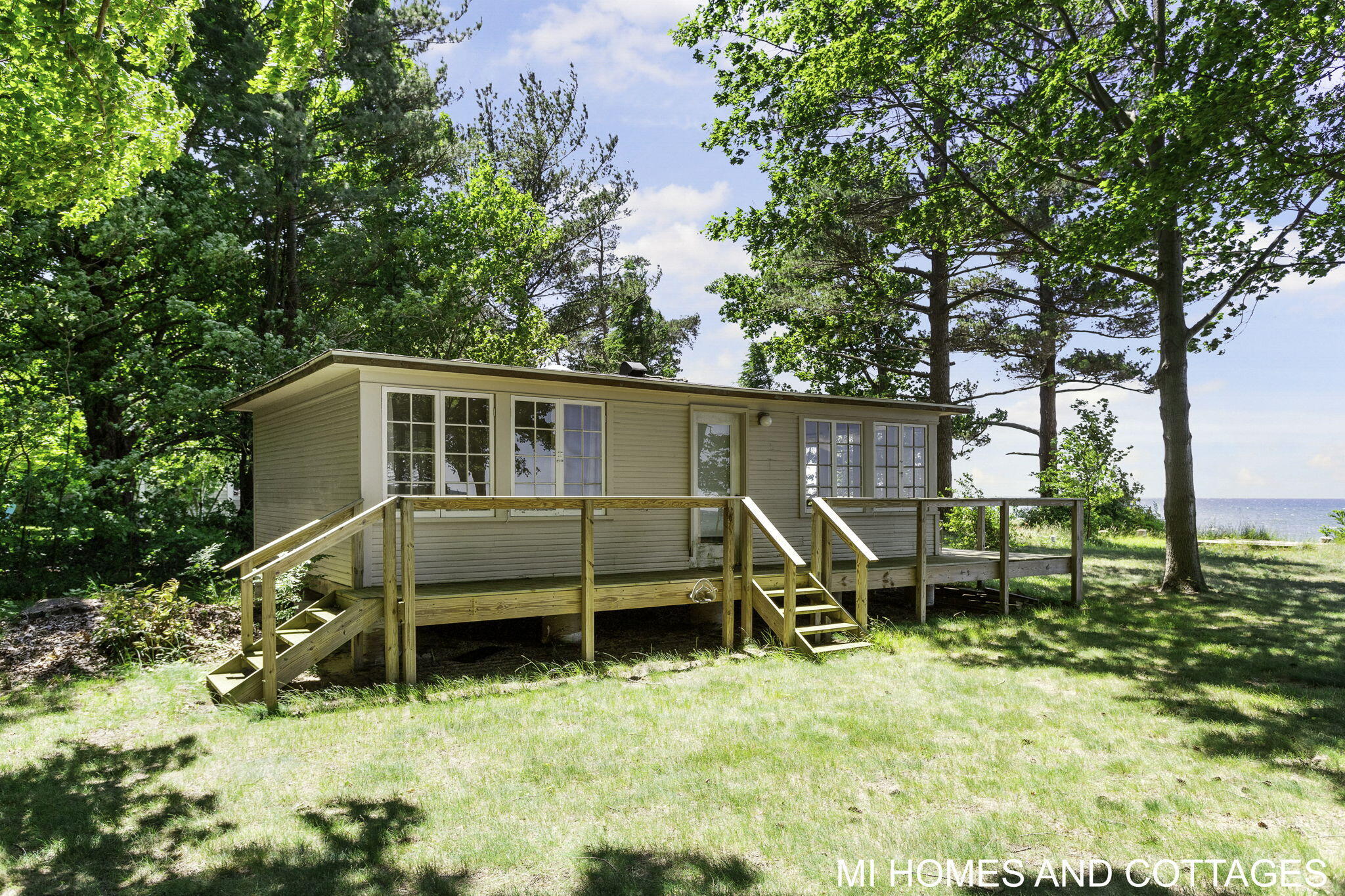 4489 N Lakeshore Drive