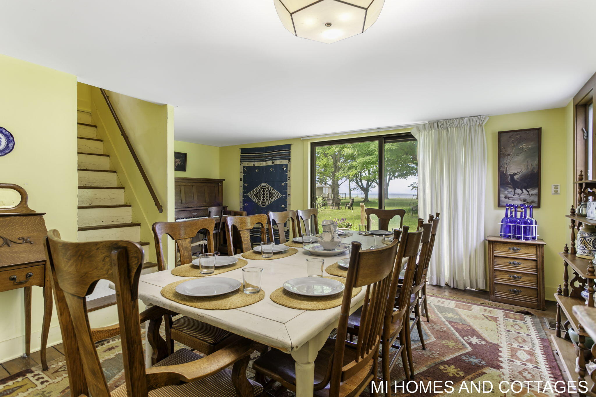 4489 N Lakeshore Drive