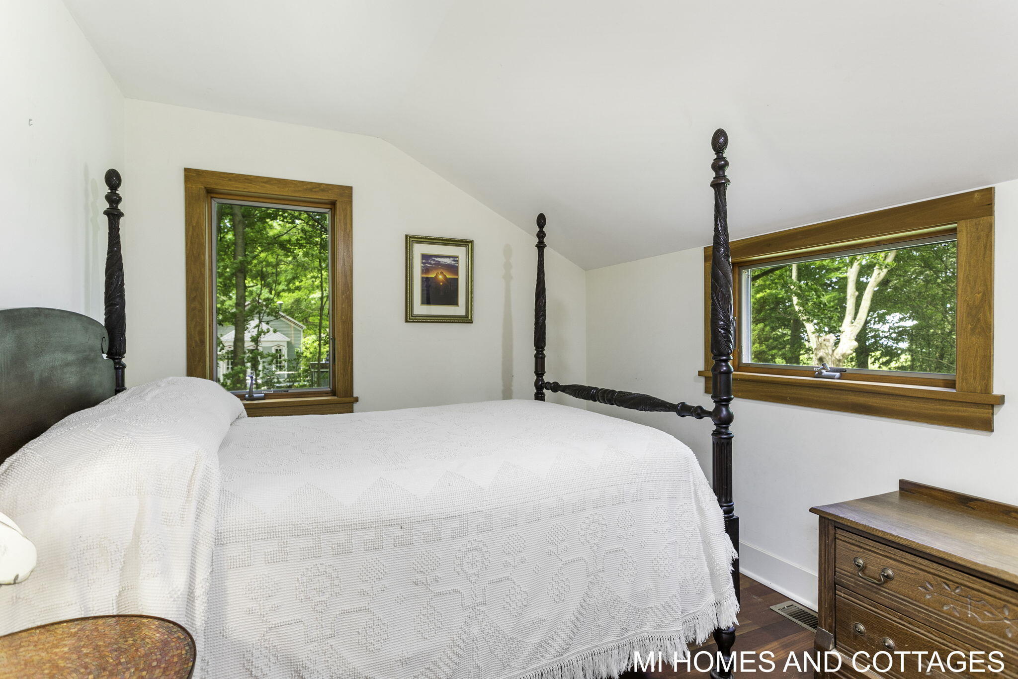 4489 N Lakeshore Drive