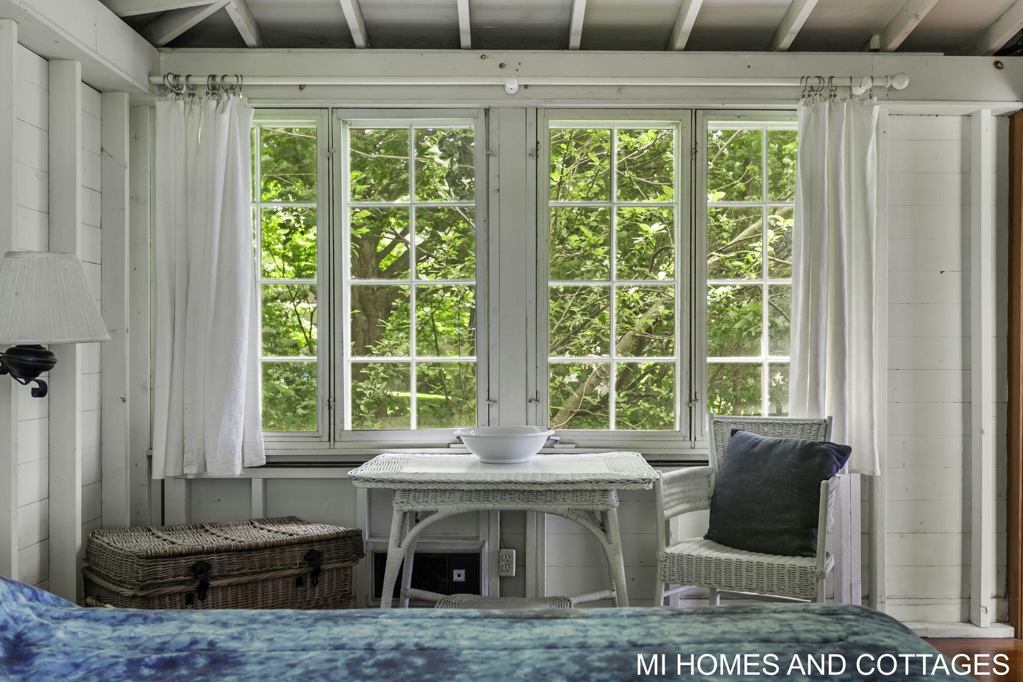 4489 N Lakeshore Drive