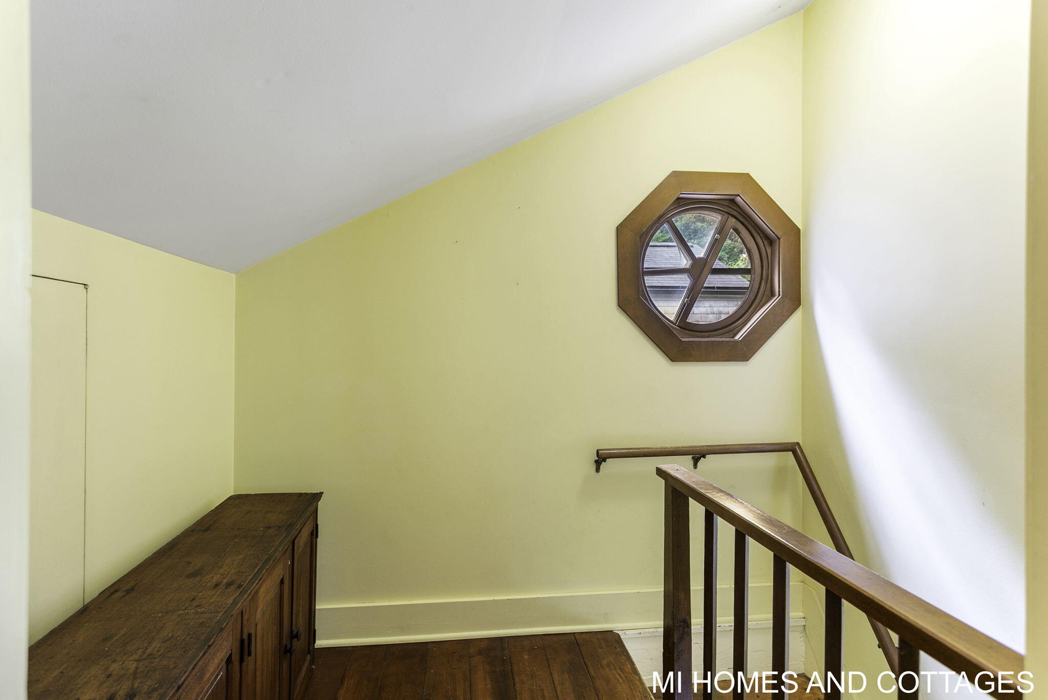 4489 N Lakeshore Drive