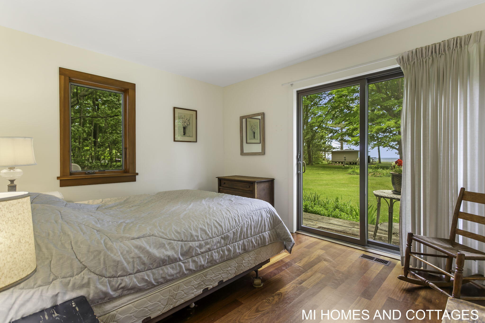 4489 N Lakeshore Drive