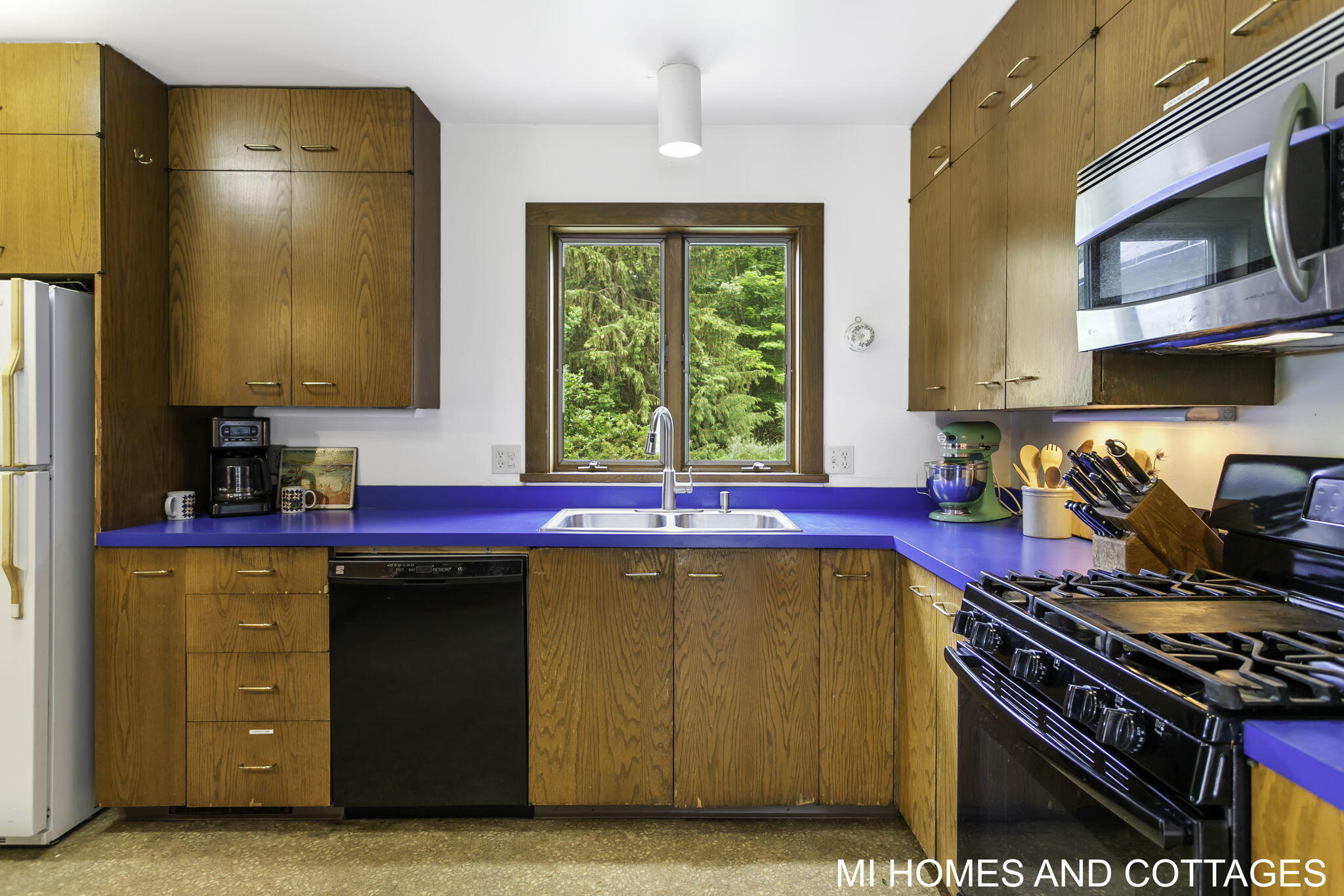 4489 N Lakeshore Drive