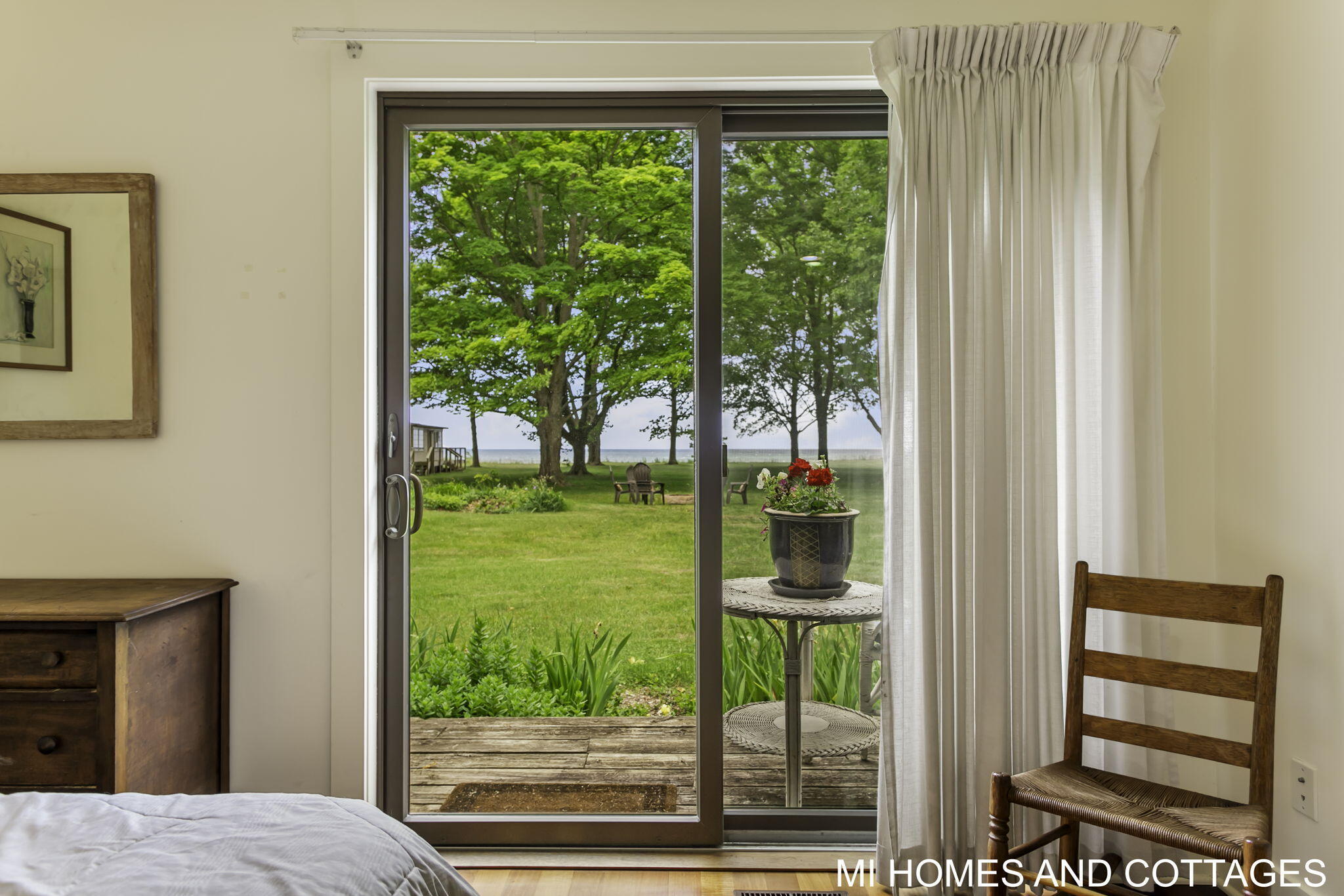 4489 N Lakeshore Drive