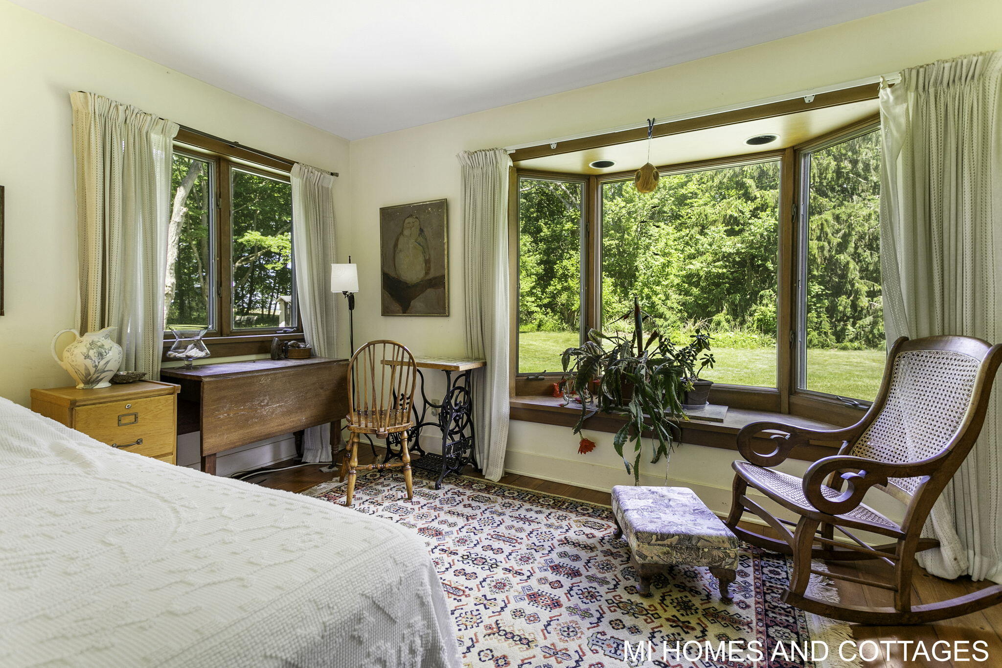 4489 N Lakeshore Drive