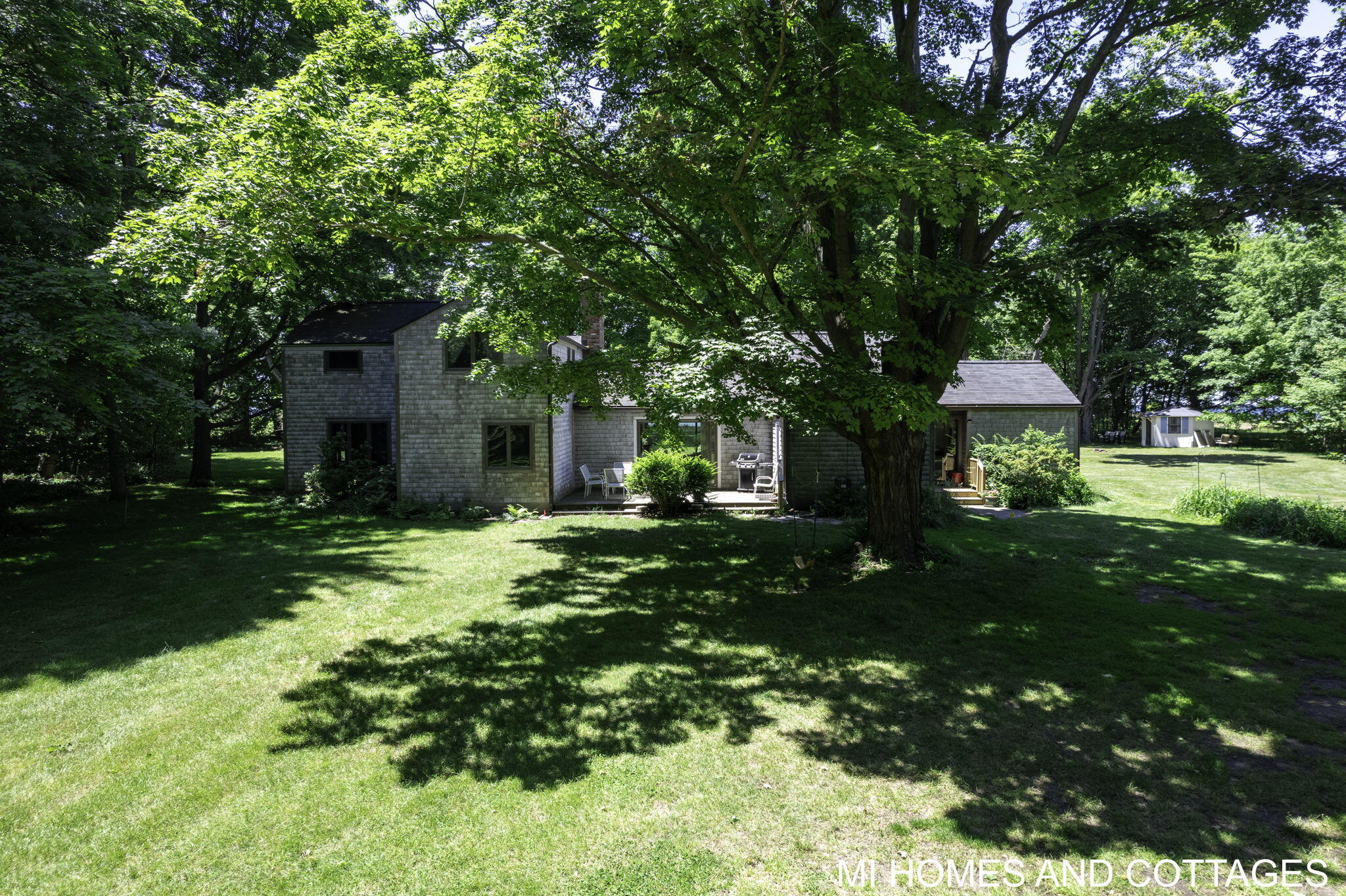 4489 N Lakeshore Drive