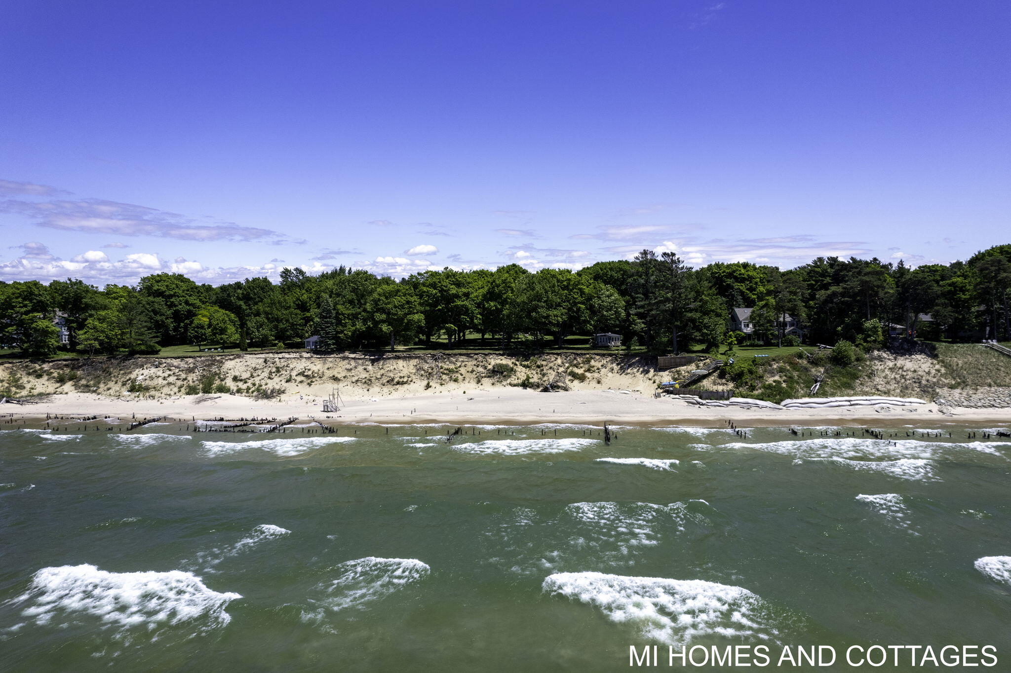 4489 N Lakeshore Drive