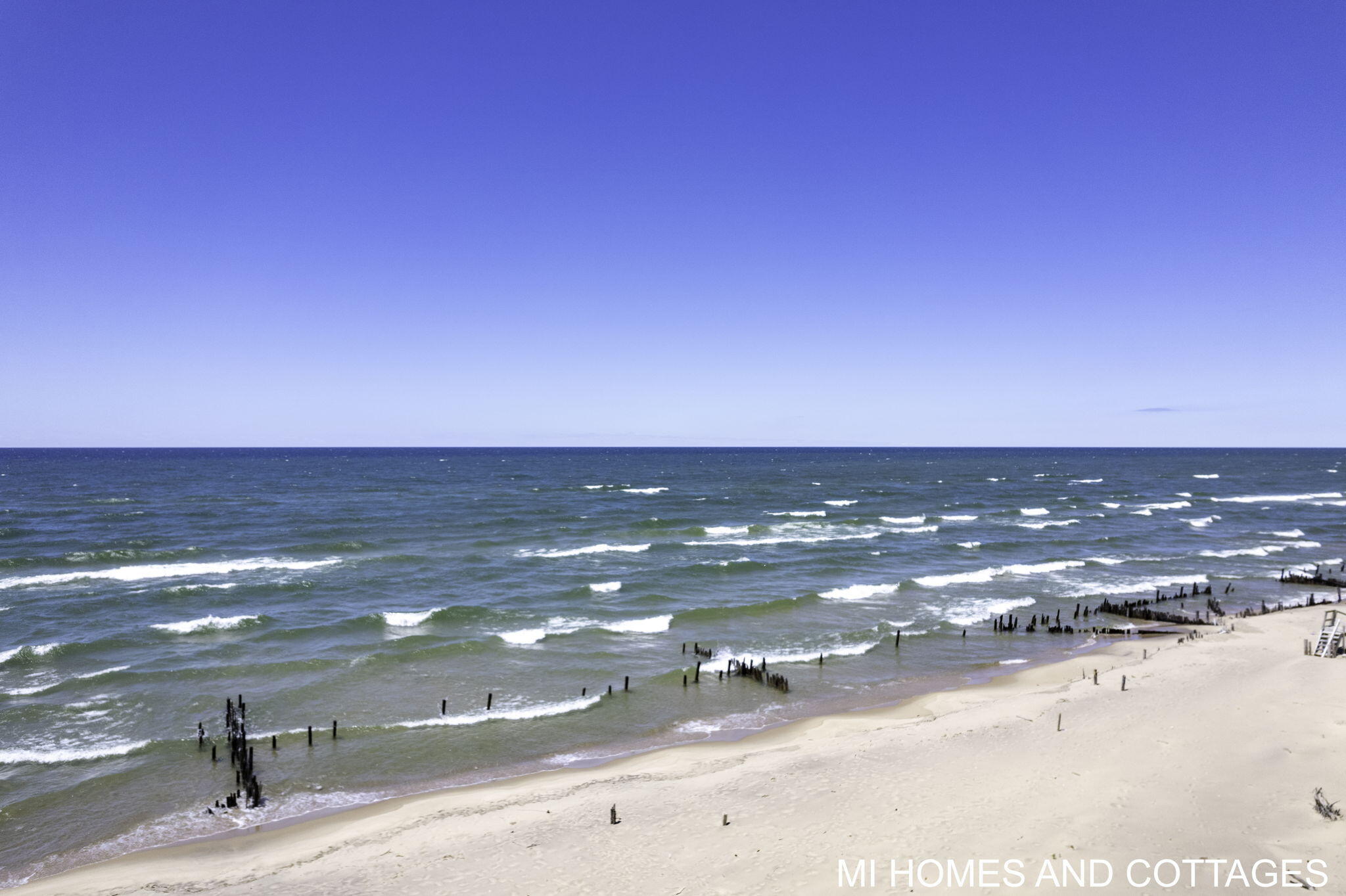 4489 N Lakeshore Drive