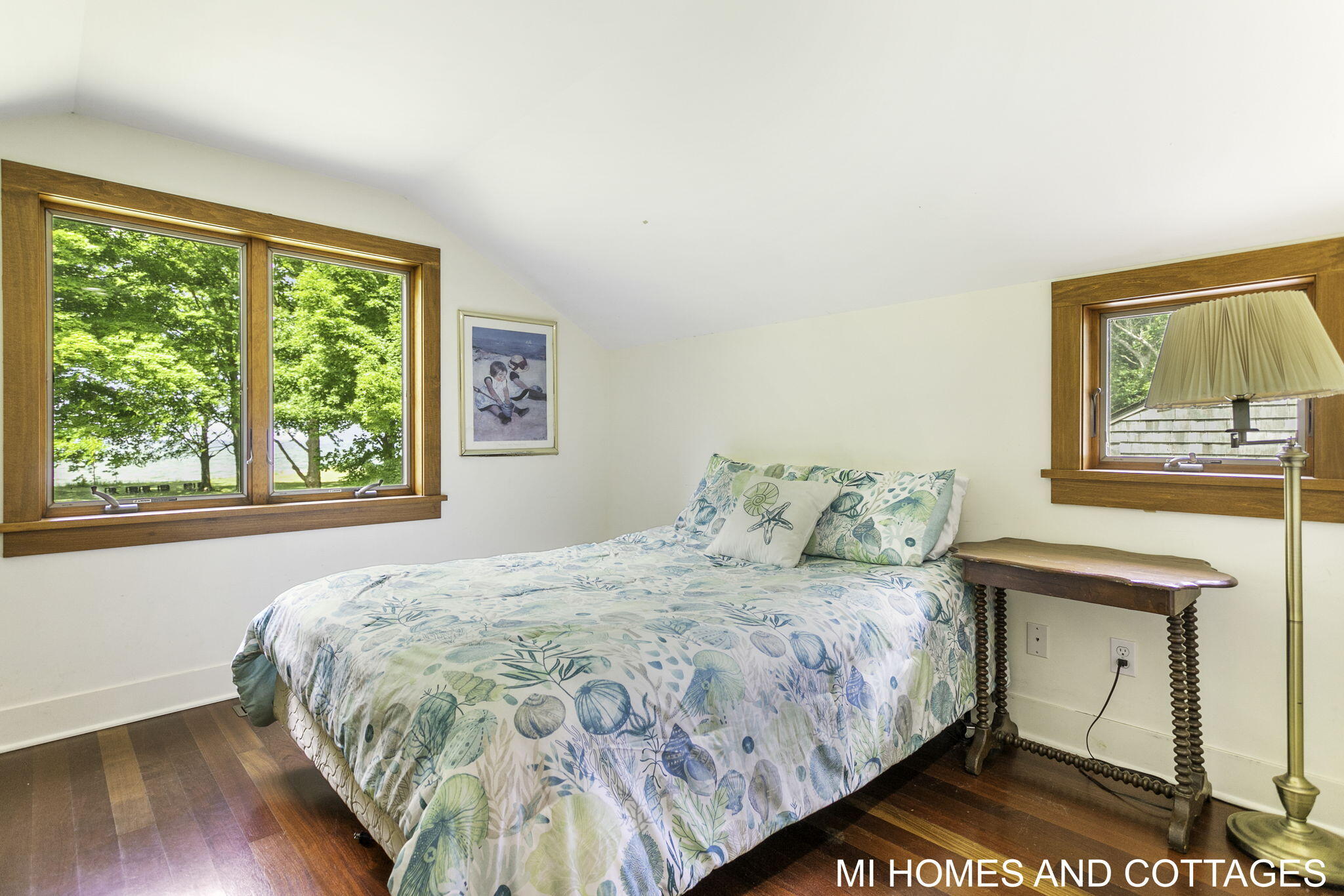 4489 N Lakeshore Drive