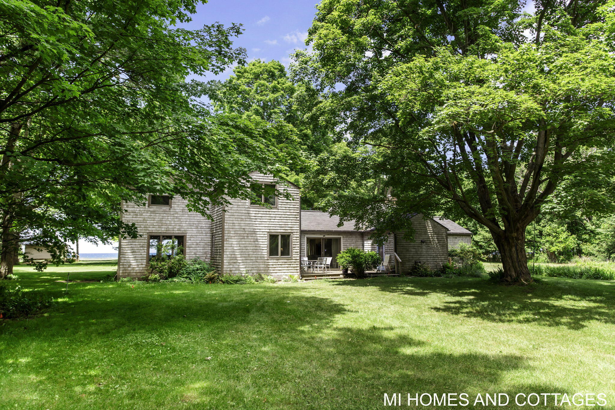 4489 N Lakeshore Drive