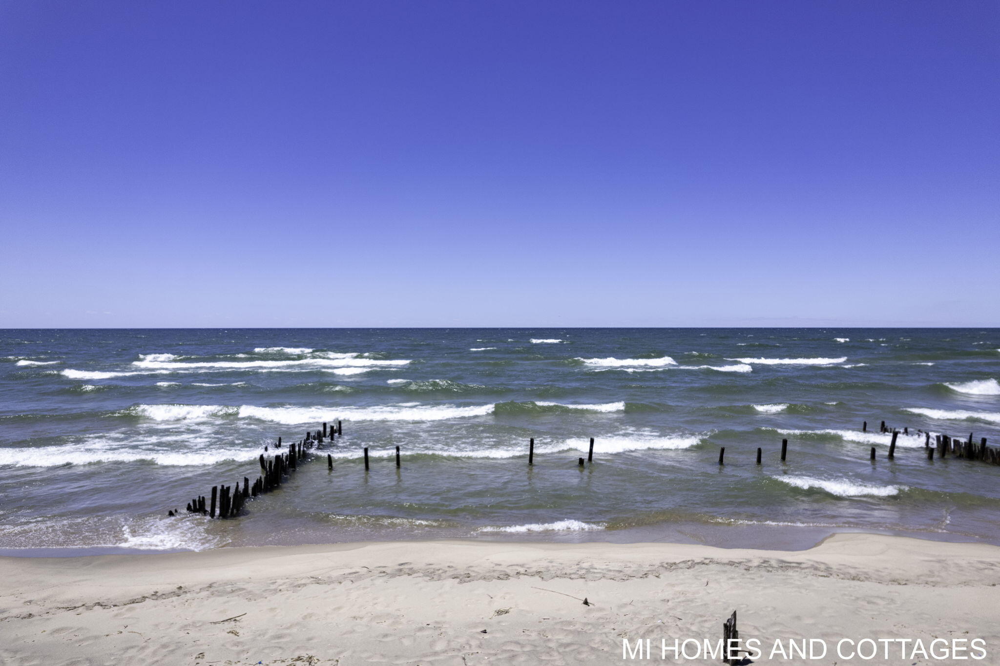 4489 N Lakeshore Drive