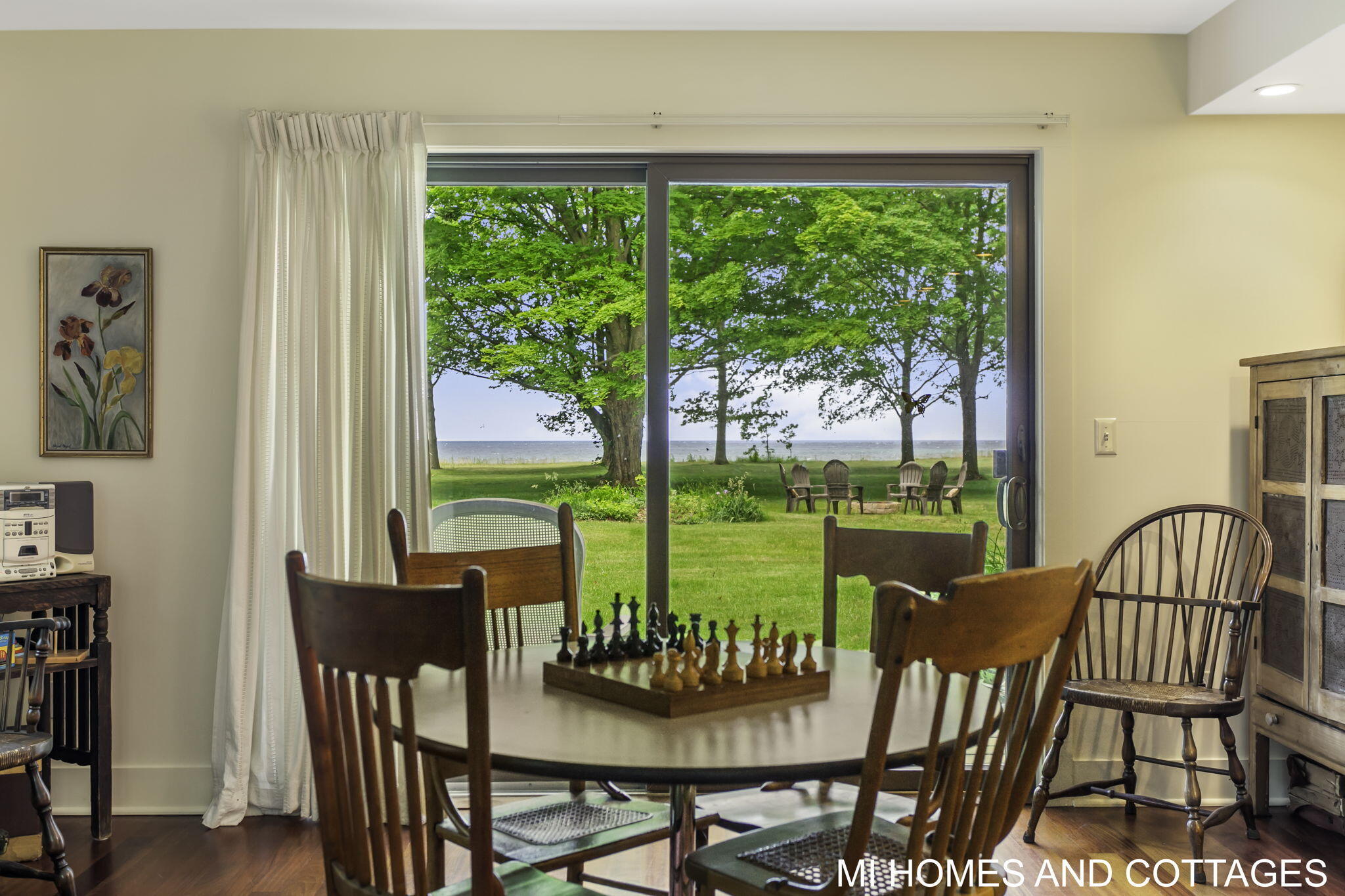 4489 N Lakeshore Drive