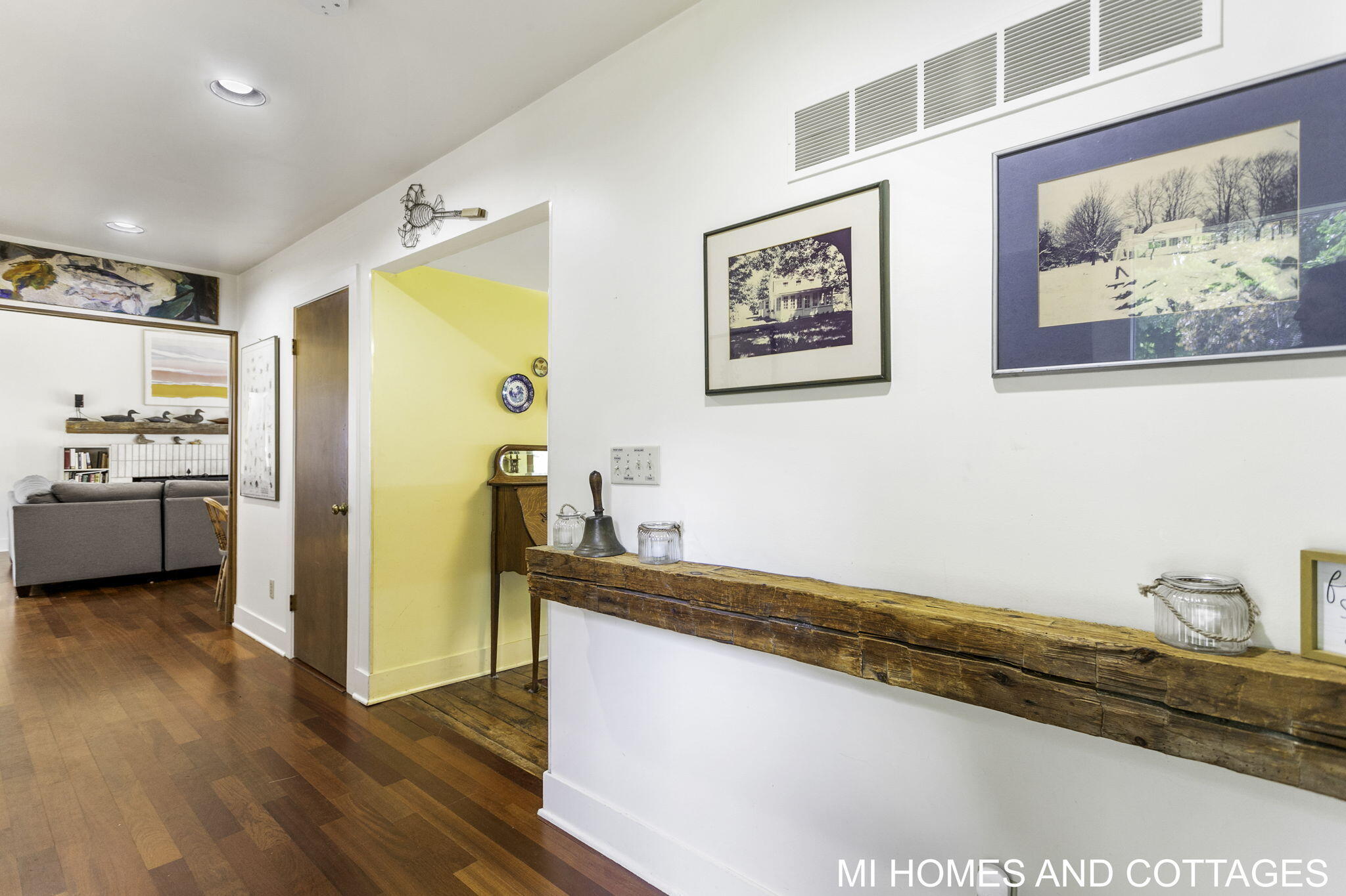 4489 N Lakeshore Drive